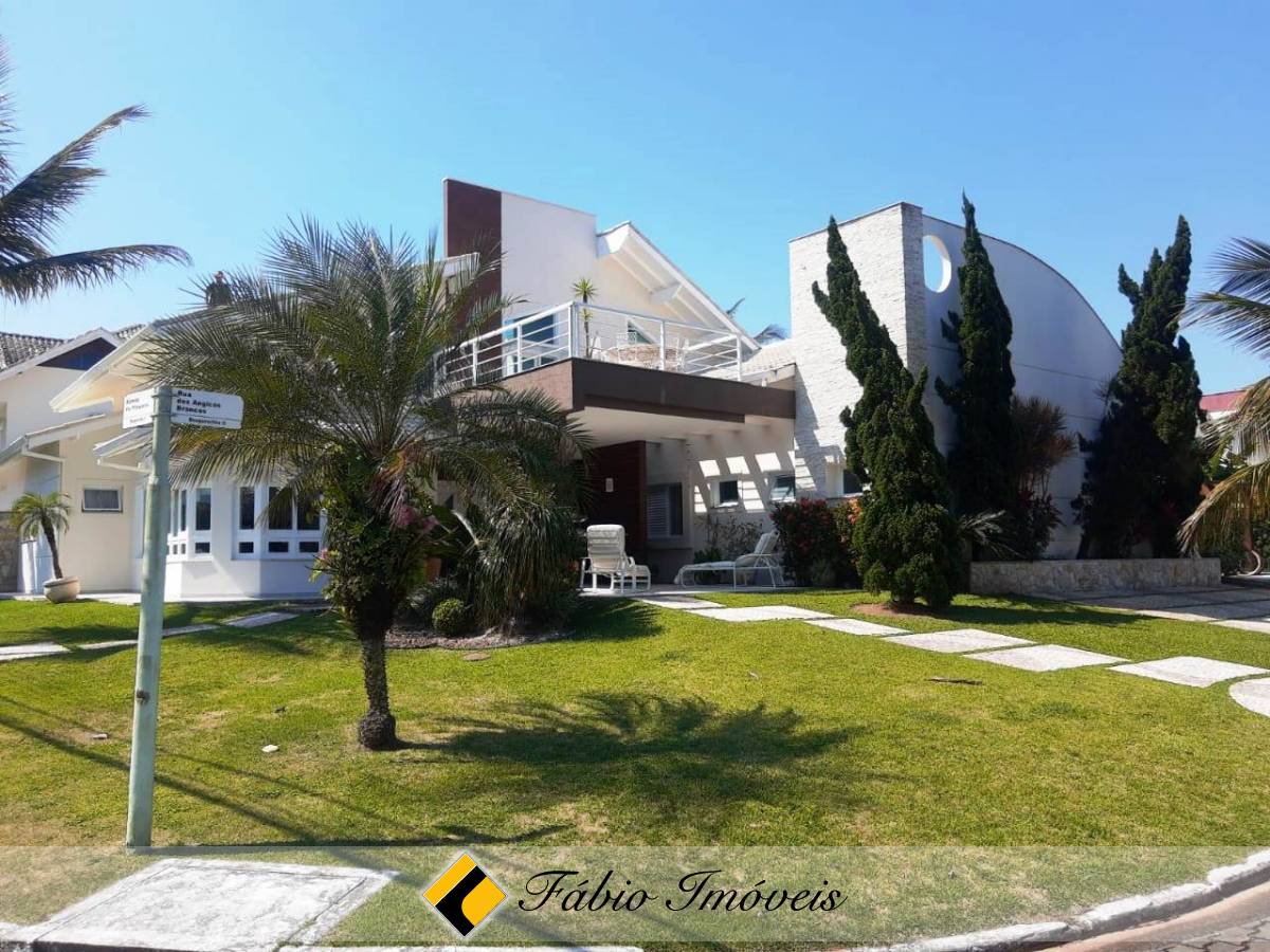 Casa com piscina em Condomínio fechado de Alto Padrão