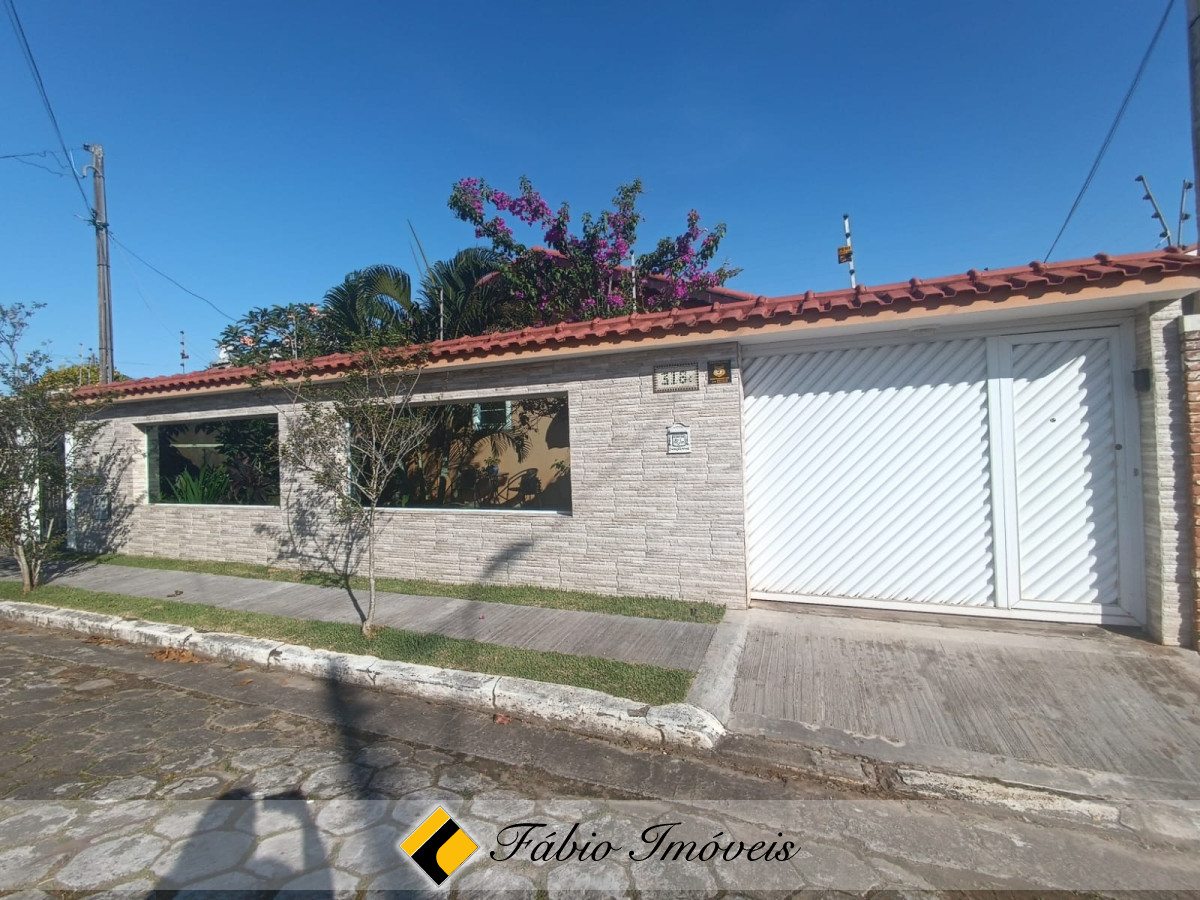 Belíssima casa toda arborizada e com lindo espaço de lazer! – Foto 2