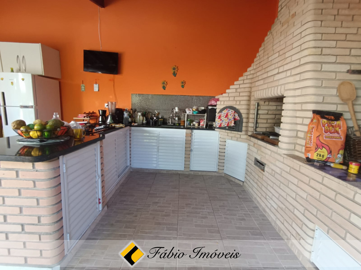 Belíssima casa toda arborizada e com lindo espaço de lazer! – Foto 6