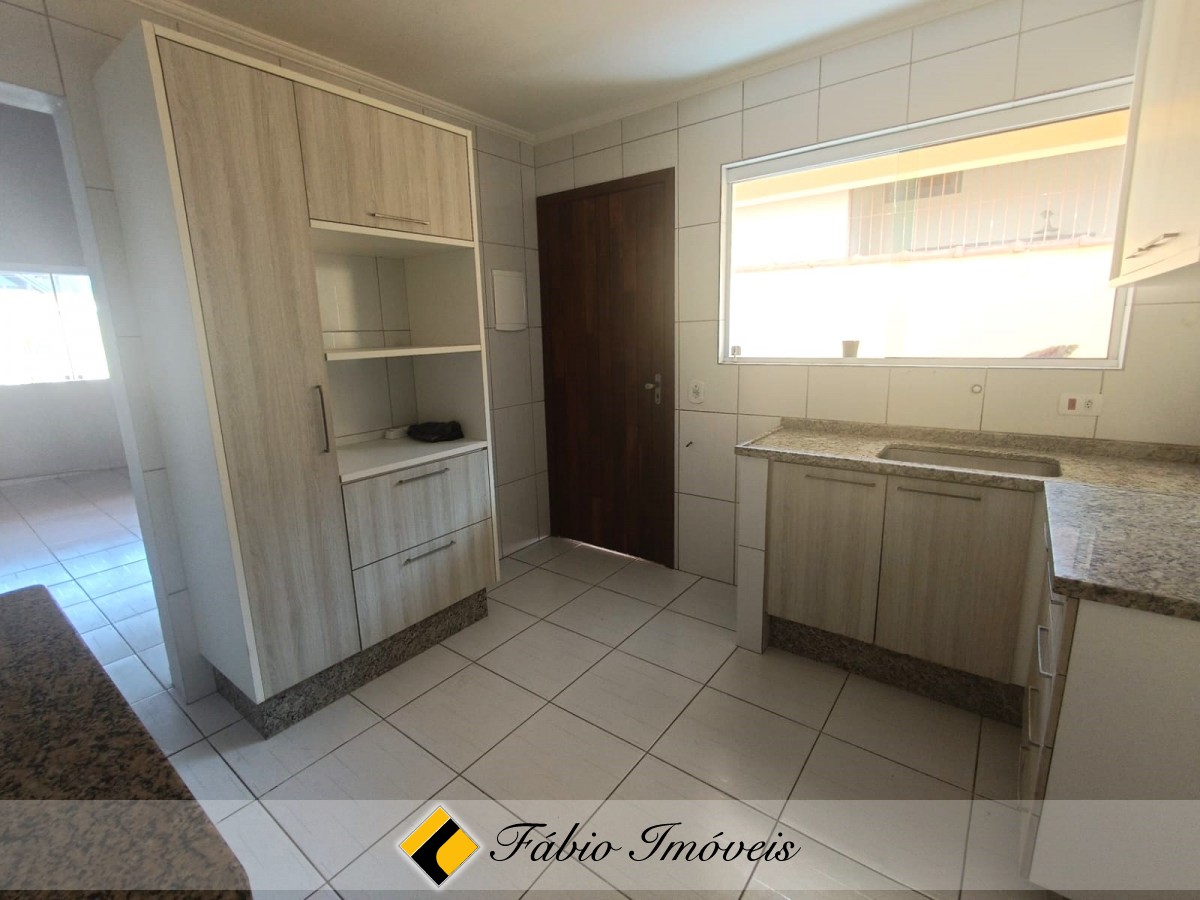 Casa geminada em ótimo bairro! – Foto 18