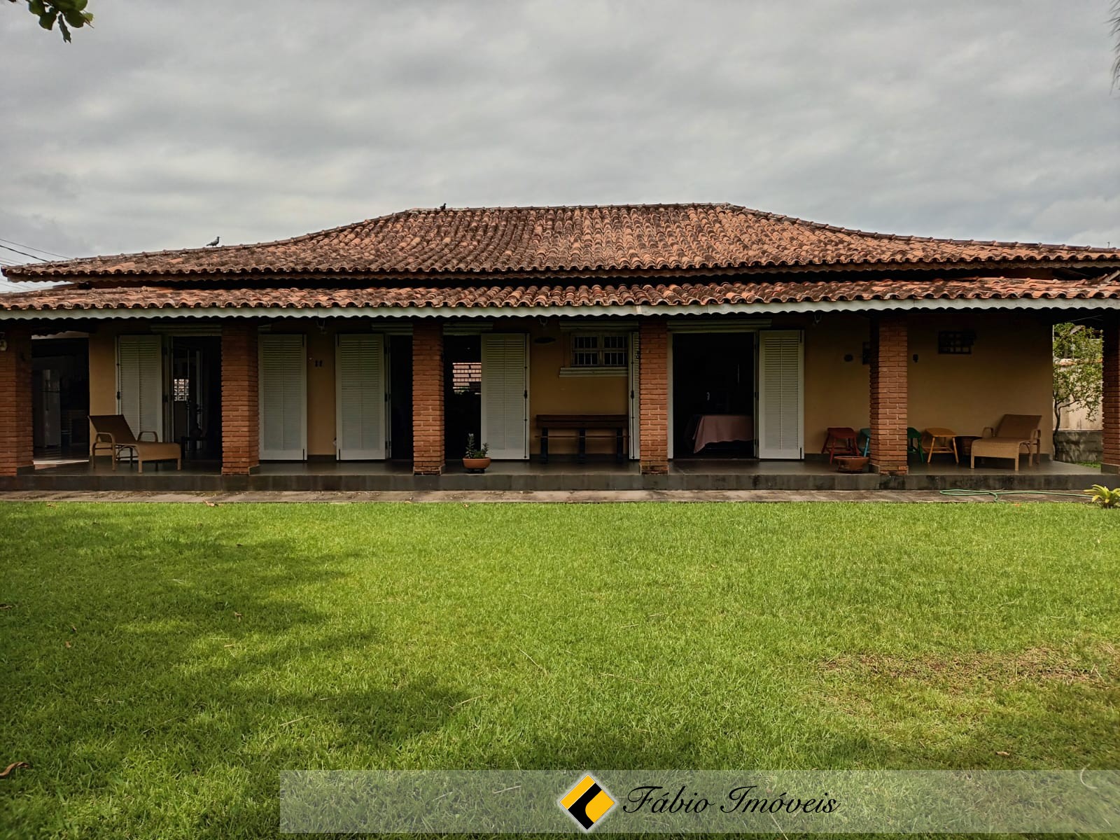 Linda casa em dois lotes