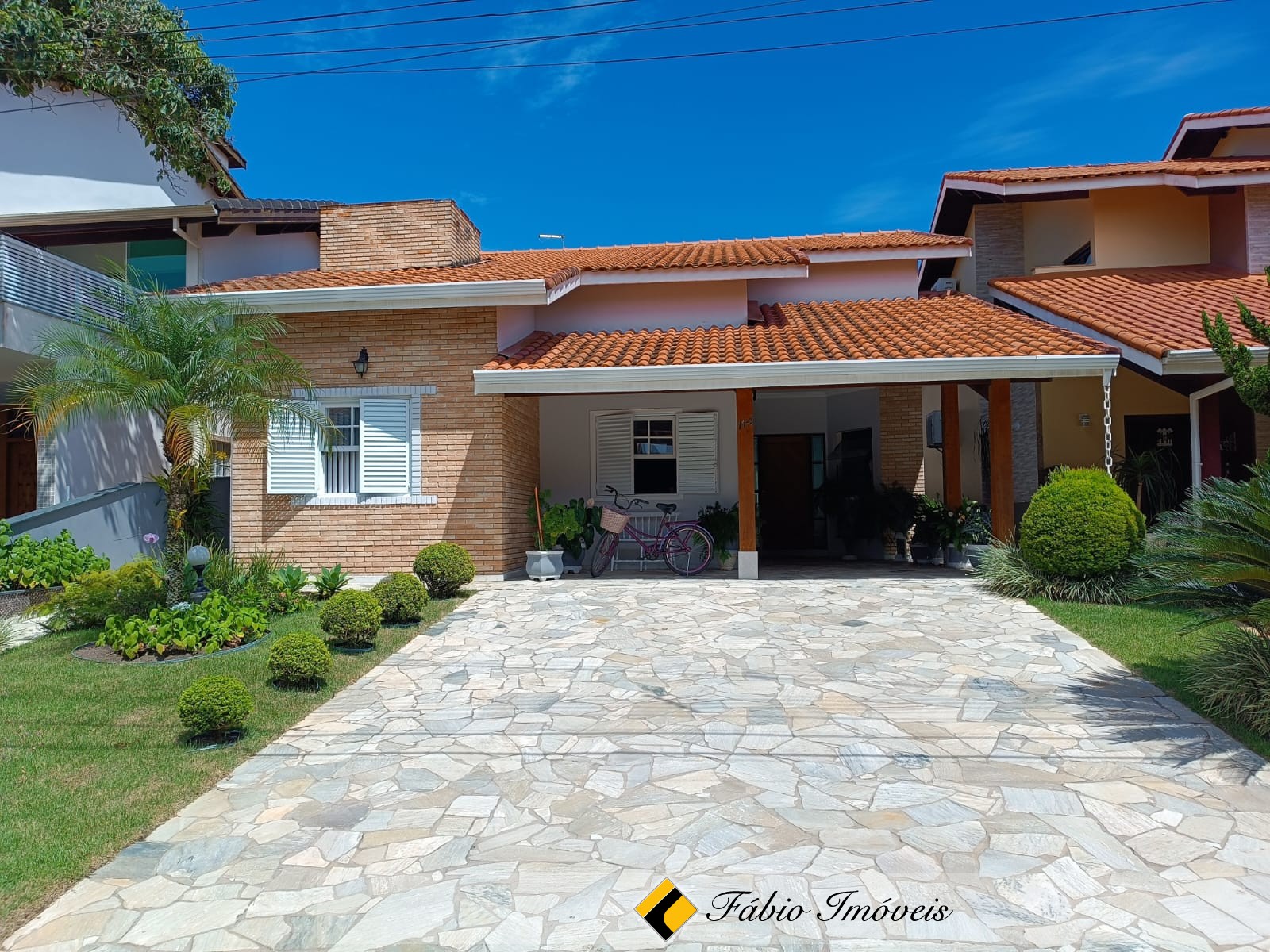 Casa em condomínio fechado