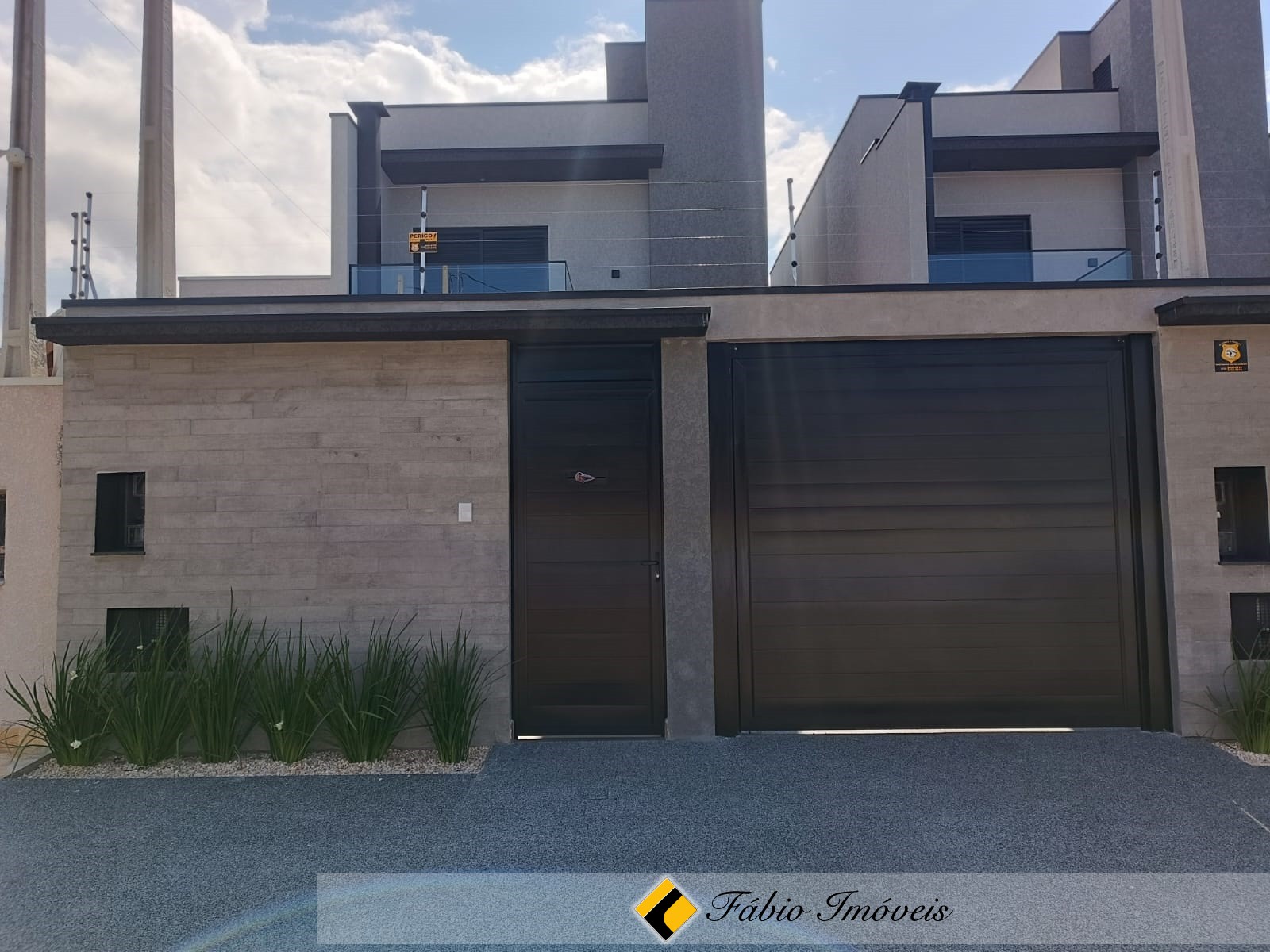 Lindo Sobrado Novo com Piscina!!