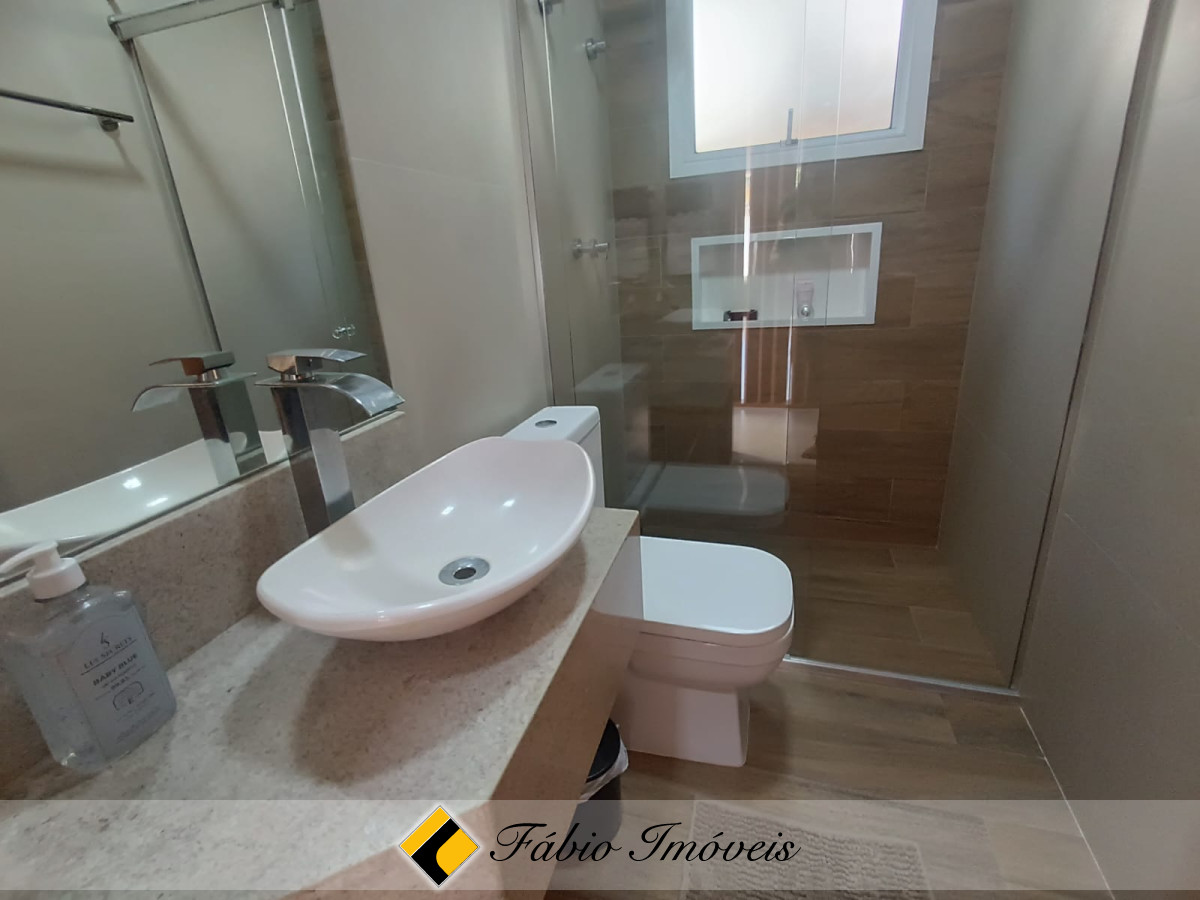 Sobrado novo e moderno a poucos metros do mar! – Foto 11