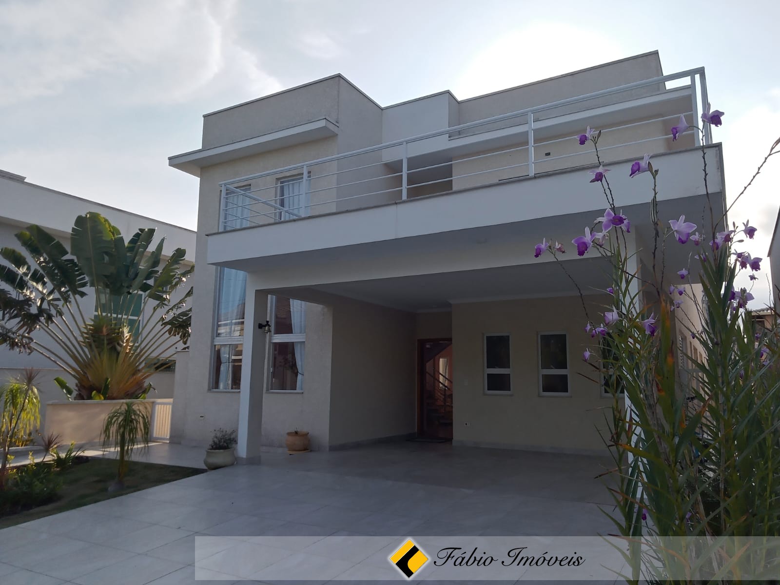 Excelente Sobrado em condominío fechado.