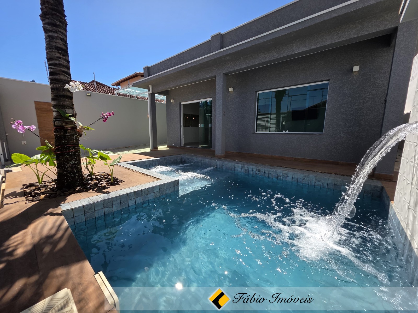 Linda casa com piscina! – Foto 1