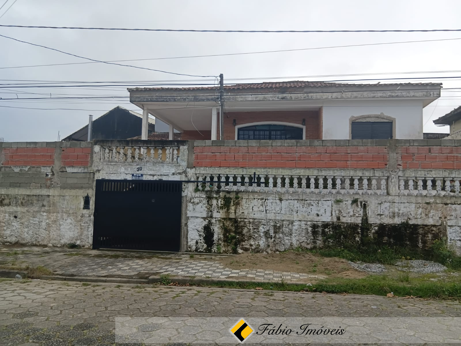 Casa semi reformada em ótima localização! – Foto 1
