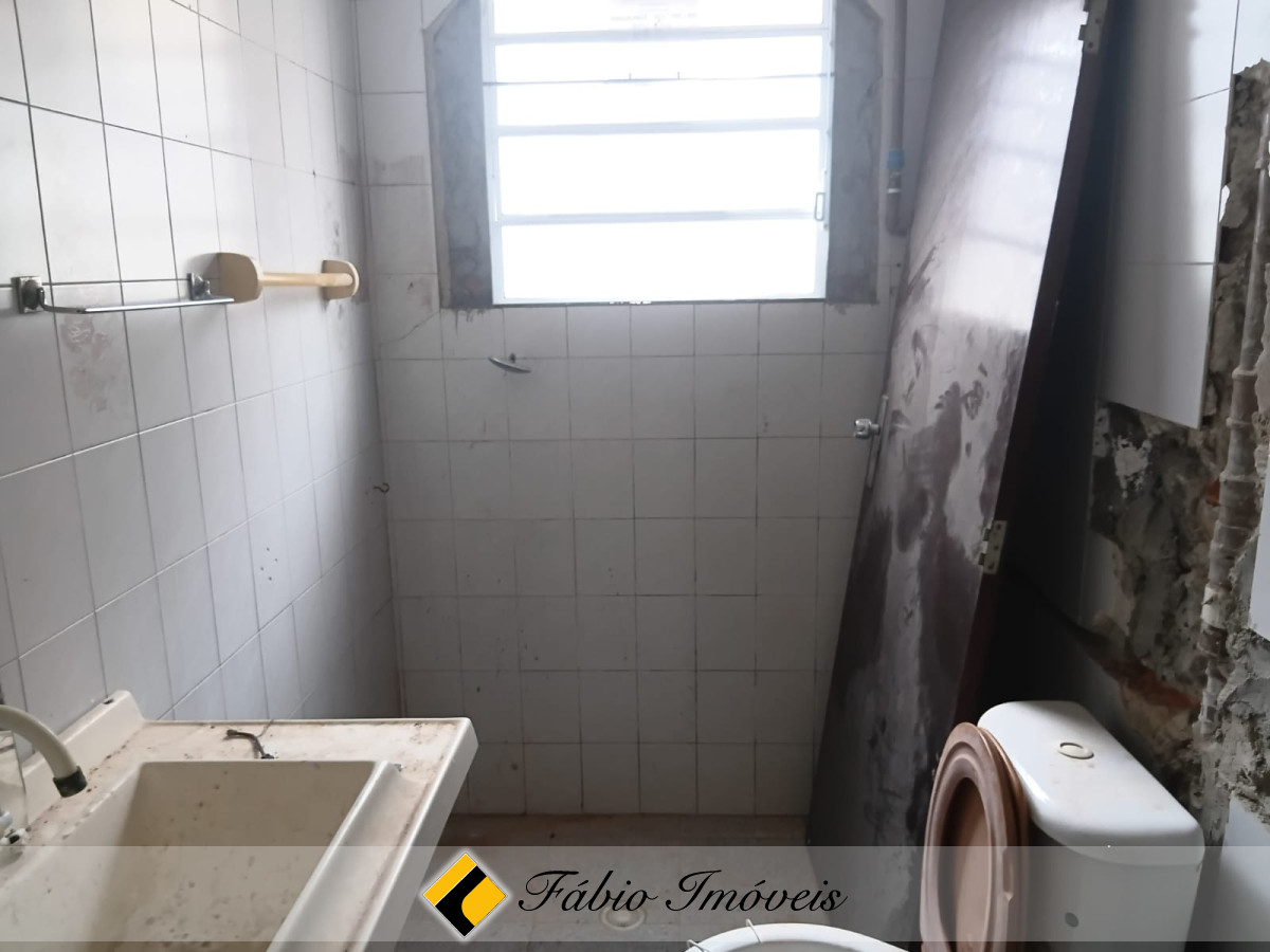 Casa semi reformada em ótima localização! – Foto 30