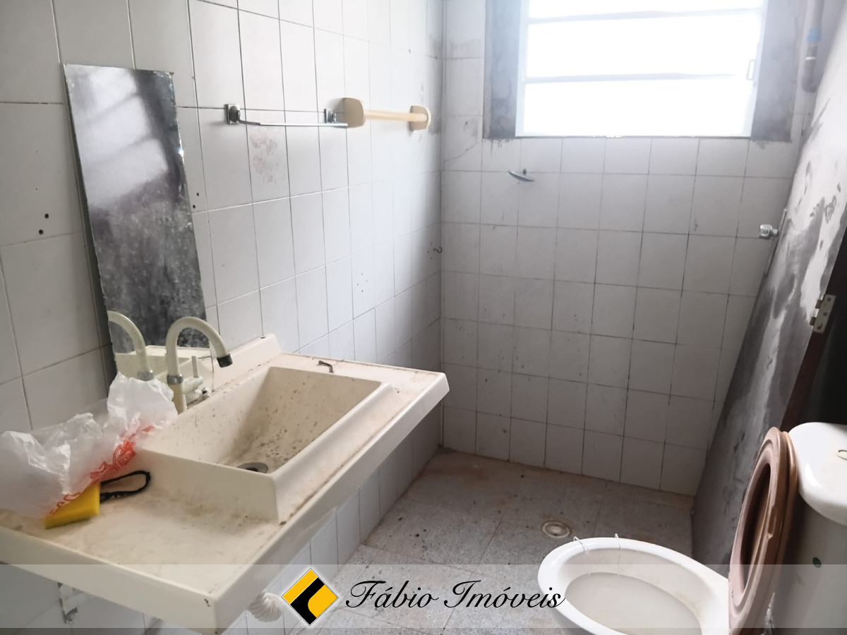 Casa semi reformada em ótima localização! – Foto 29