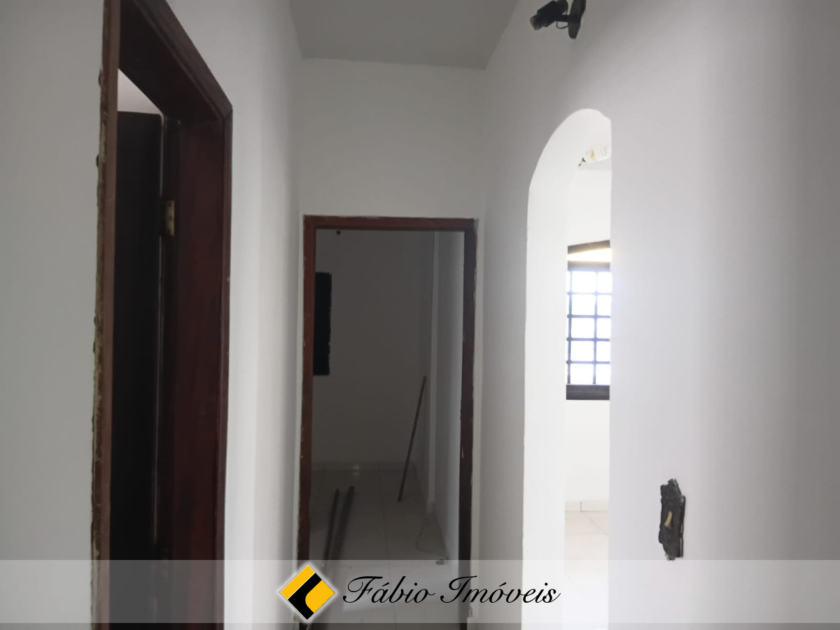 Casa semi reformada em ótima localização! – Foto 31