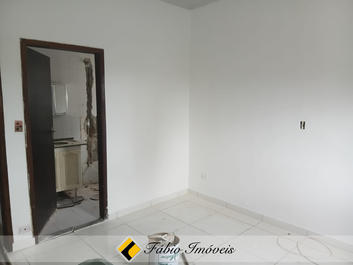 Casa semi reformada em ótima localização! – Foto 4