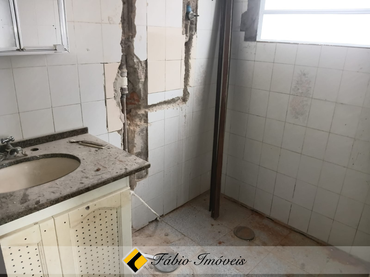 Casa semi reformada em ótima localização! – Foto 3