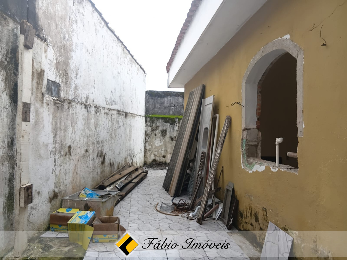 Casa semi reformada em ótima localização! – Foto 10