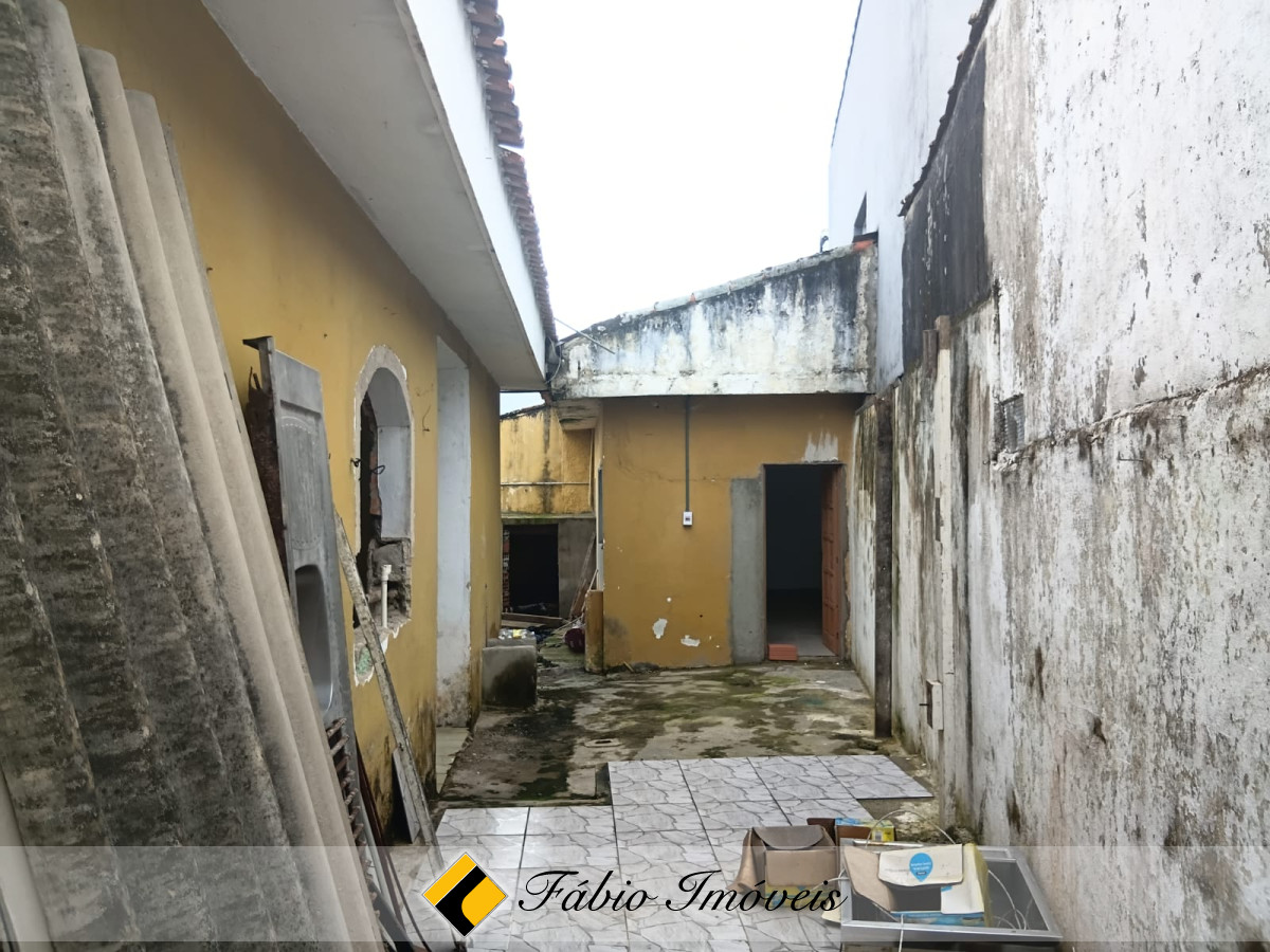 Casa semi reformada em ótima localização! – Foto 9