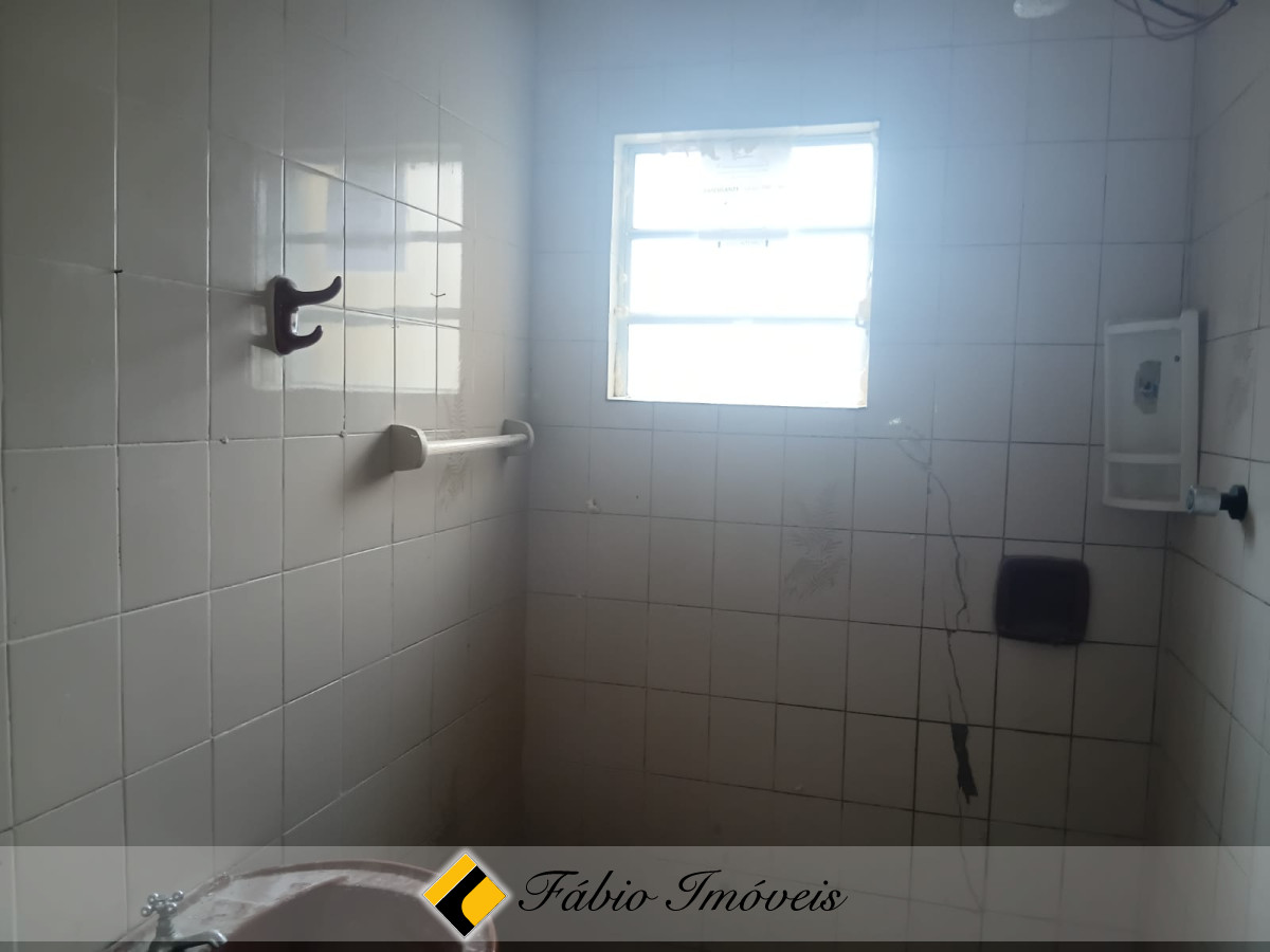 Casa semi reformada em ótima localização! – Foto 13