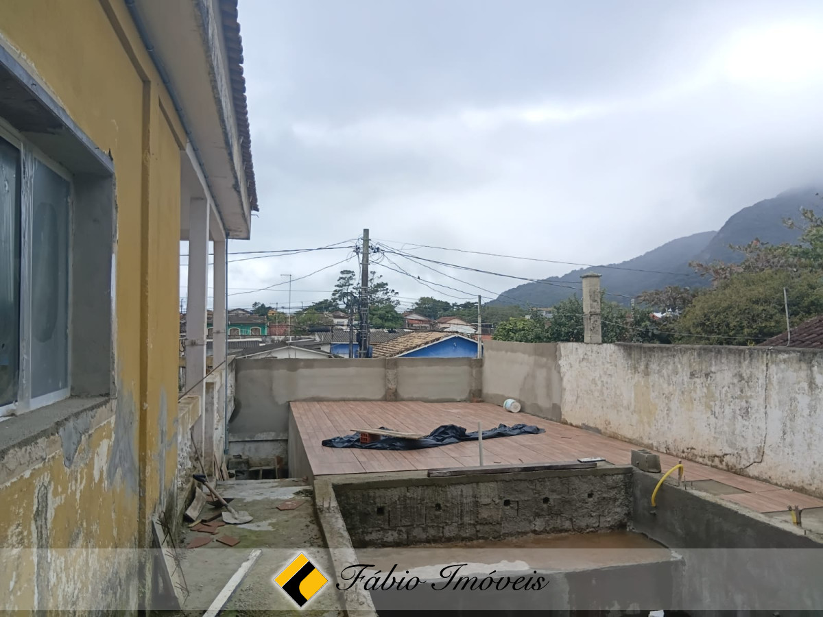 Casa semi reformada em ótima localização! – Foto 14
