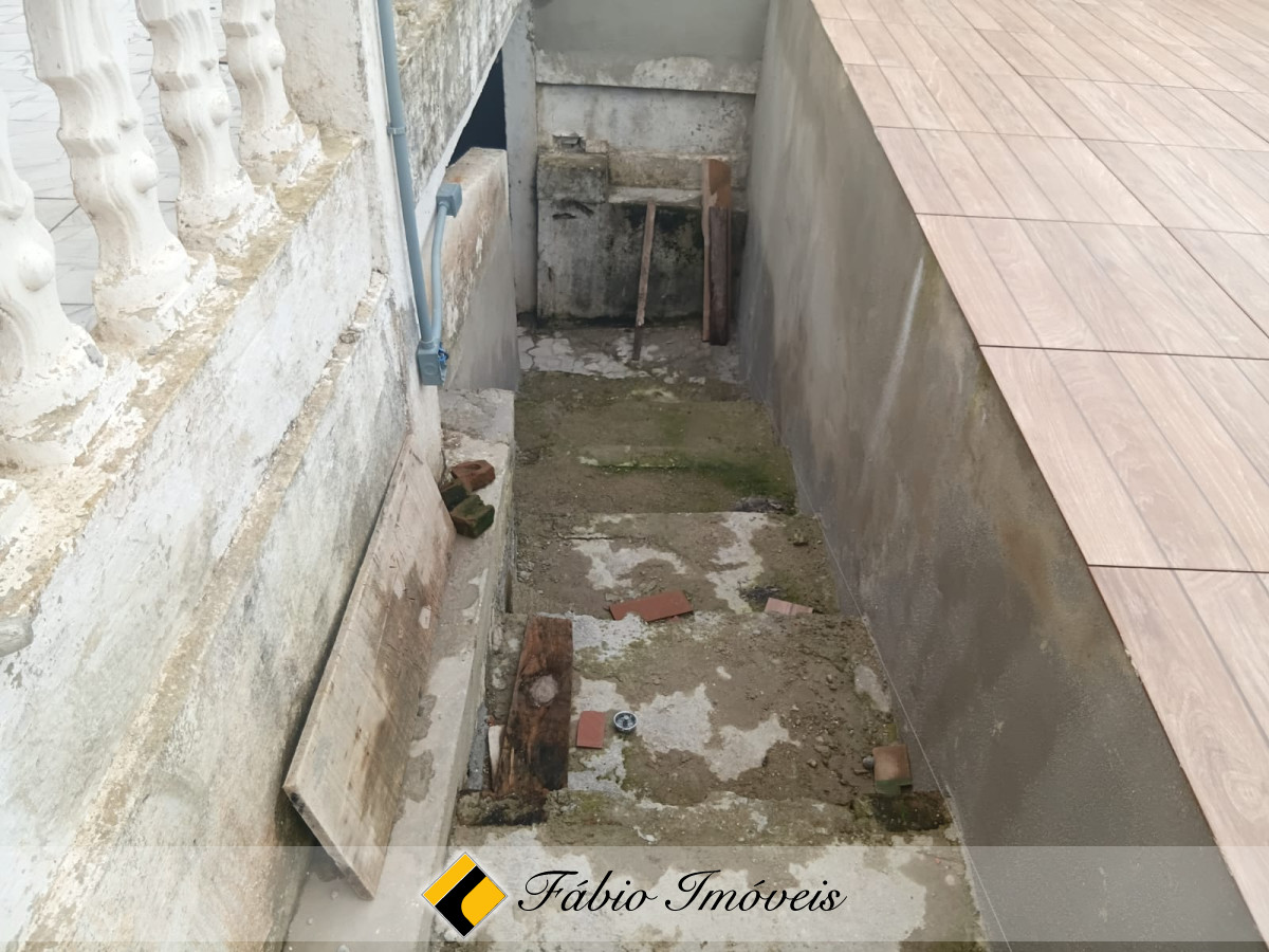 Casa semi reformada em ótima localização! – Foto 33