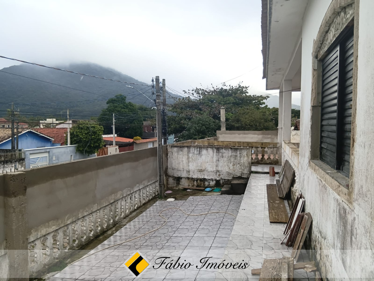 Casa semi reformada em ótima localização! – Foto 22