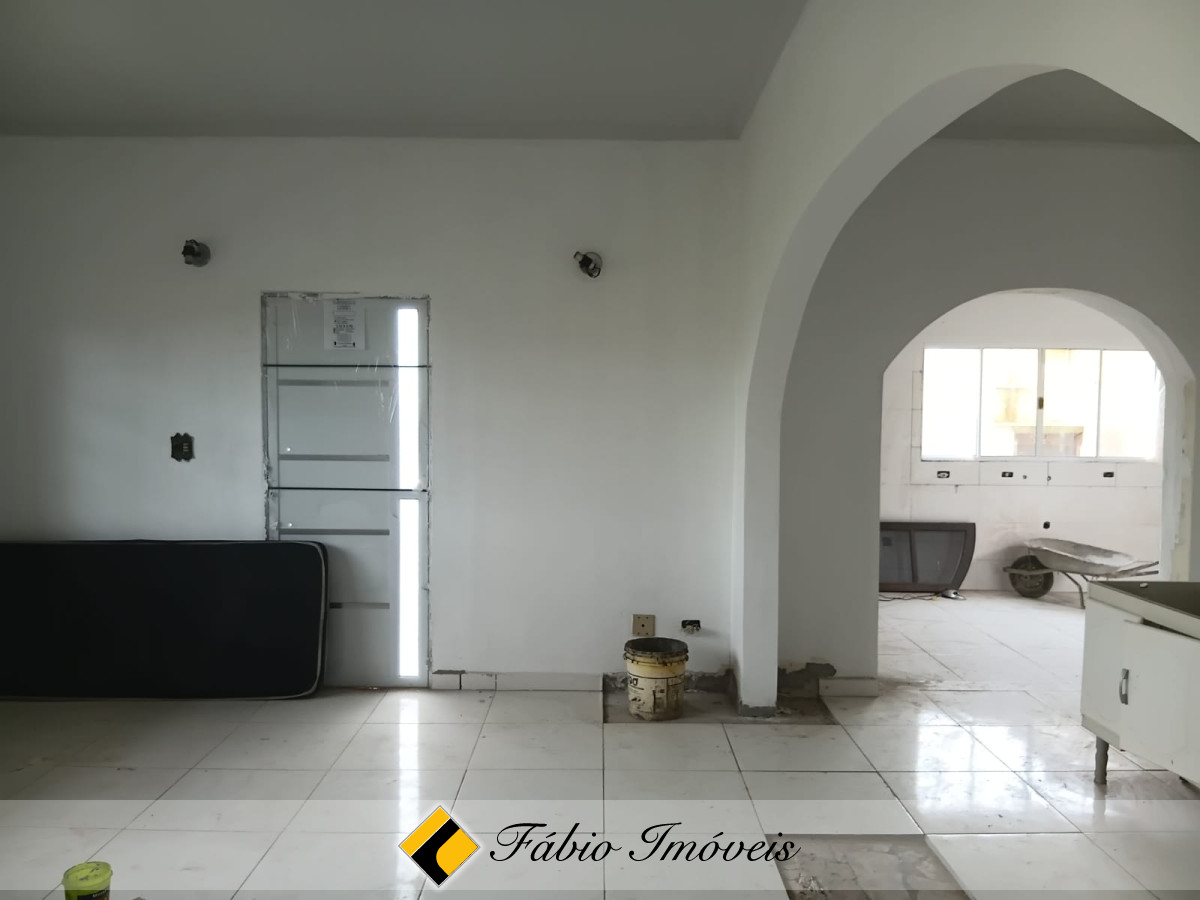 Casa semi reformada em ótima localização! – Foto 24