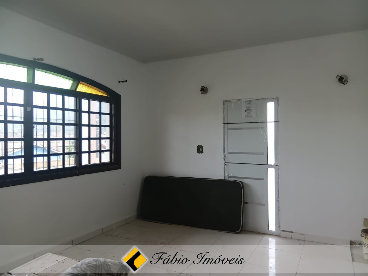 Casa semi reformada em ótima localização! – Foto 25