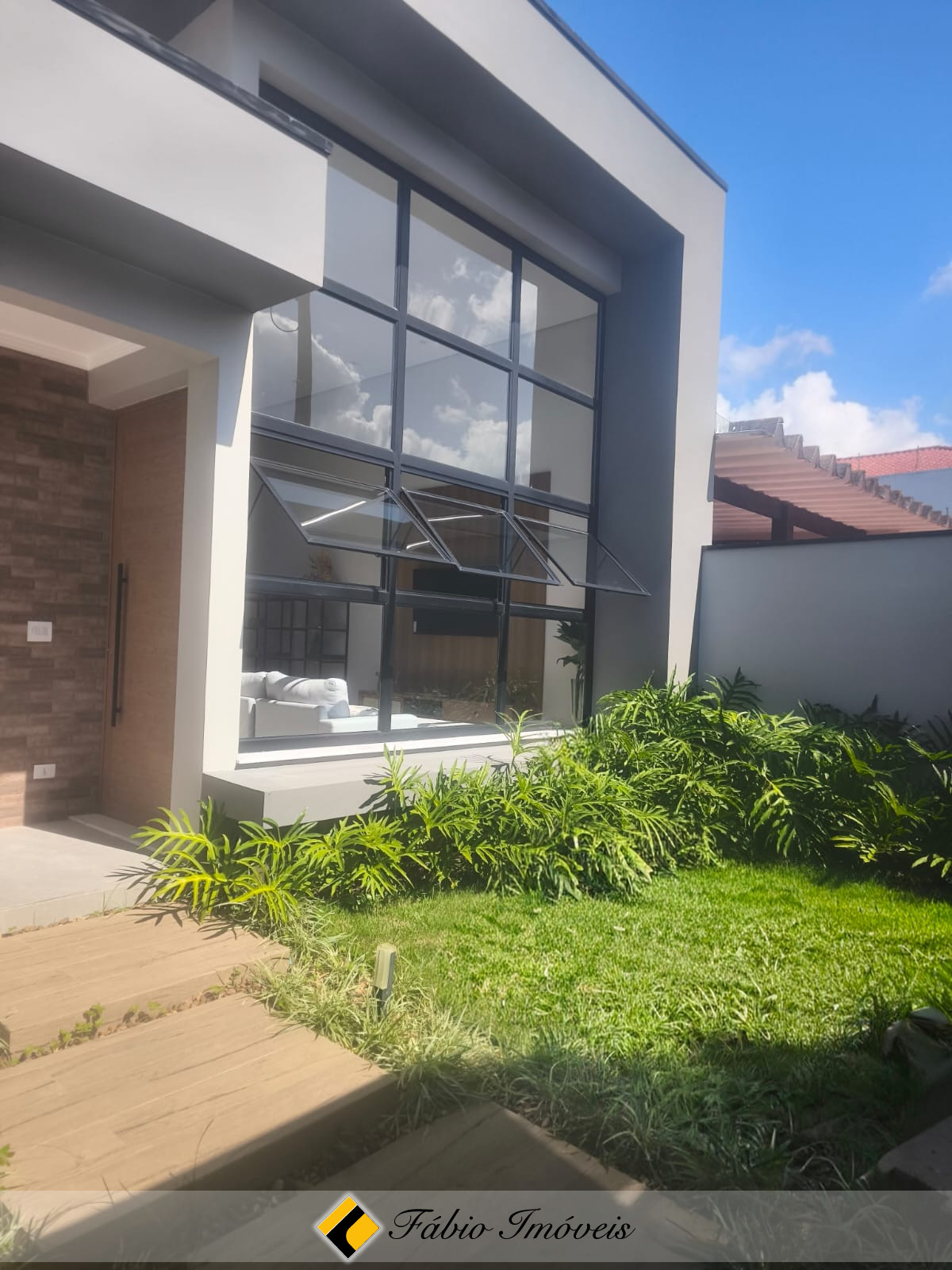 Linda casa reformada, moderna com pé direito alto!! – Foto 13