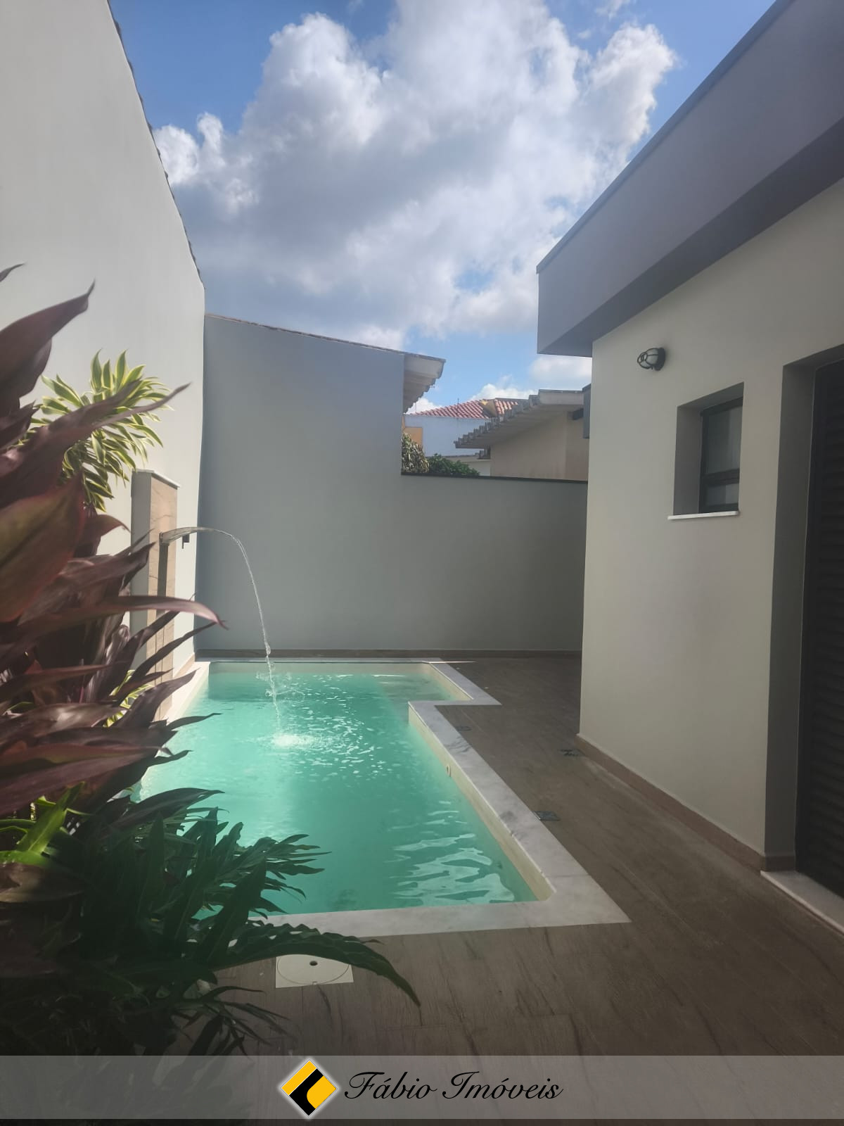 Linda casa reformada, moderna com pé direito alto!! – Foto 15