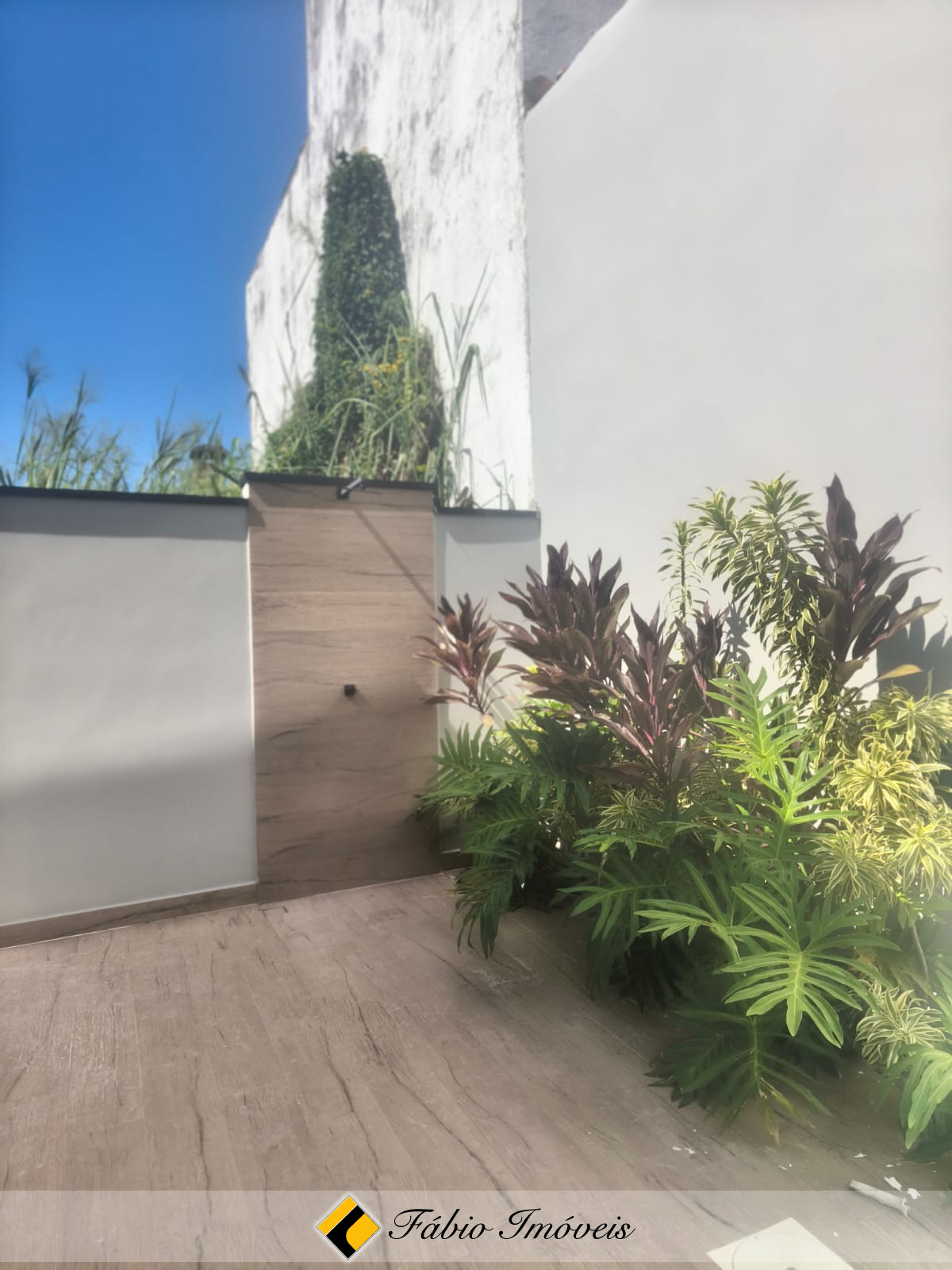 Linda casa reformada, moderna com pé direito alto!! – Foto 12
