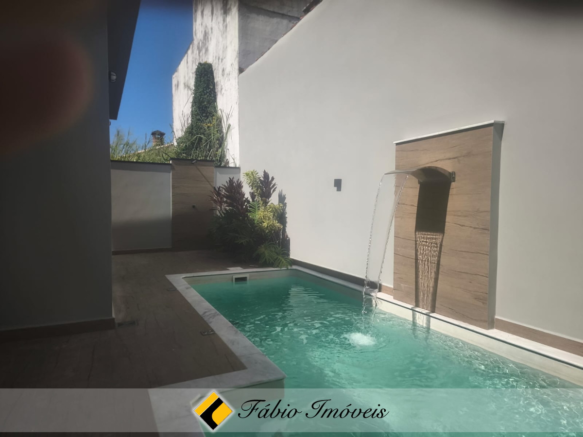 Linda casa reformada, moderna com pé direito alto!! – Foto 17