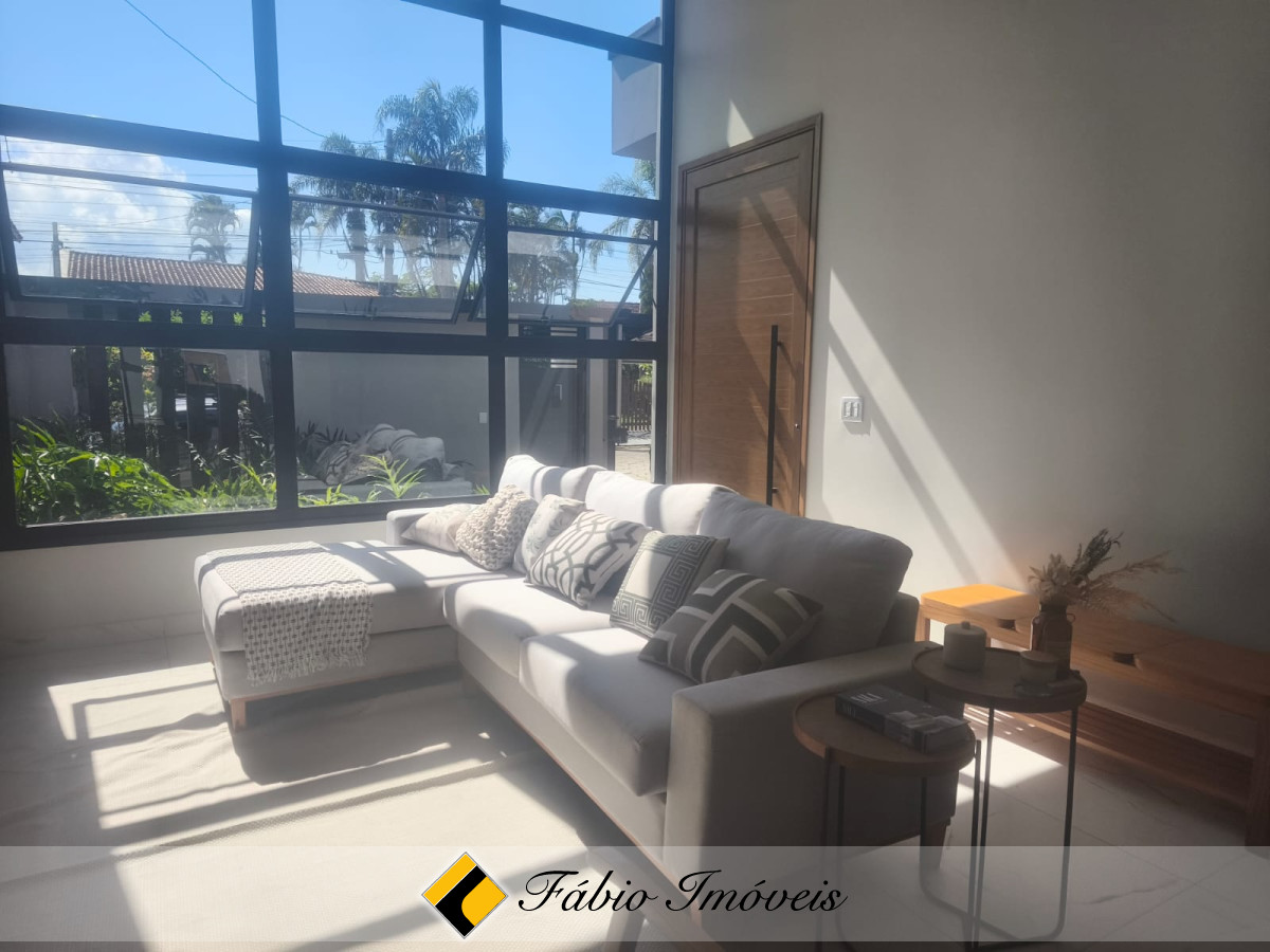 Linda casa reformada, moderna com pé direito alto!! – Foto 4