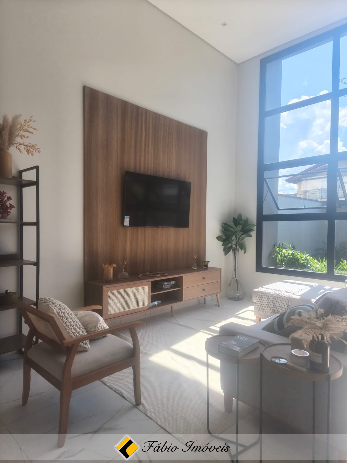 Linda casa reformada, moderna com pé direito alto!! – Foto 5