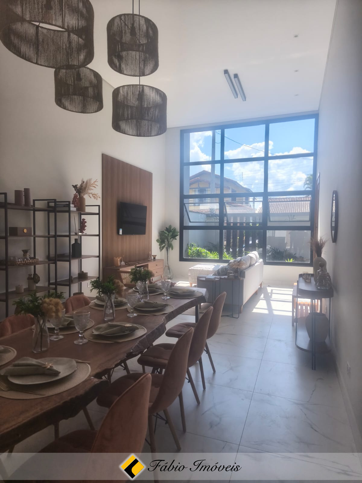 Linda casa reformada, moderna com pé direito alto!! – Foto 7