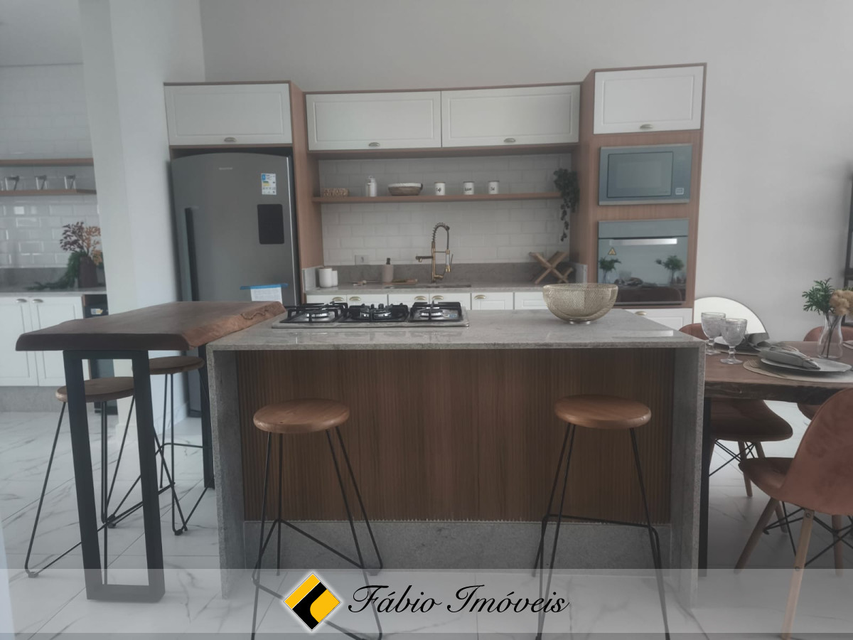 Linda casa reformada, moderna com pé direito alto!! – Foto 8
