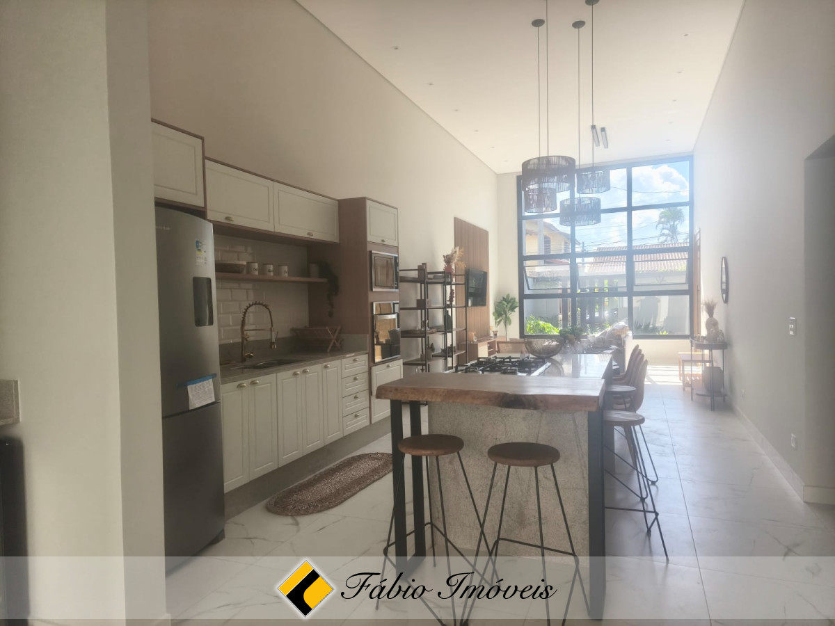 Linda casa reformada, moderna com pé direito alto!! – Foto 10