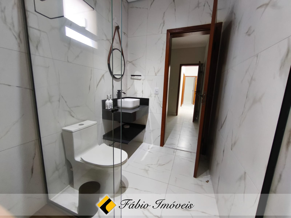 Linda casa reformada, moderna com pé direito alto!! – Foto 24