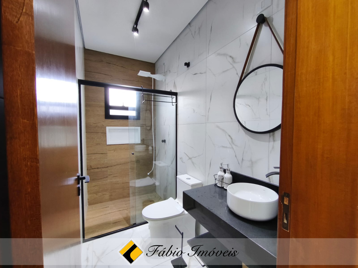 Linda casa reformada, moderna com pé direito alto!! – Foto 20
