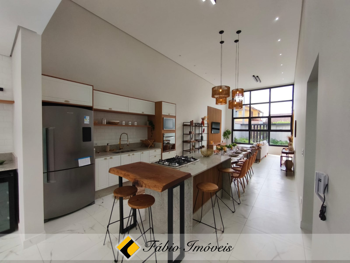 Linda casa reformada, moderna com pé direito alto!! – Foto 19