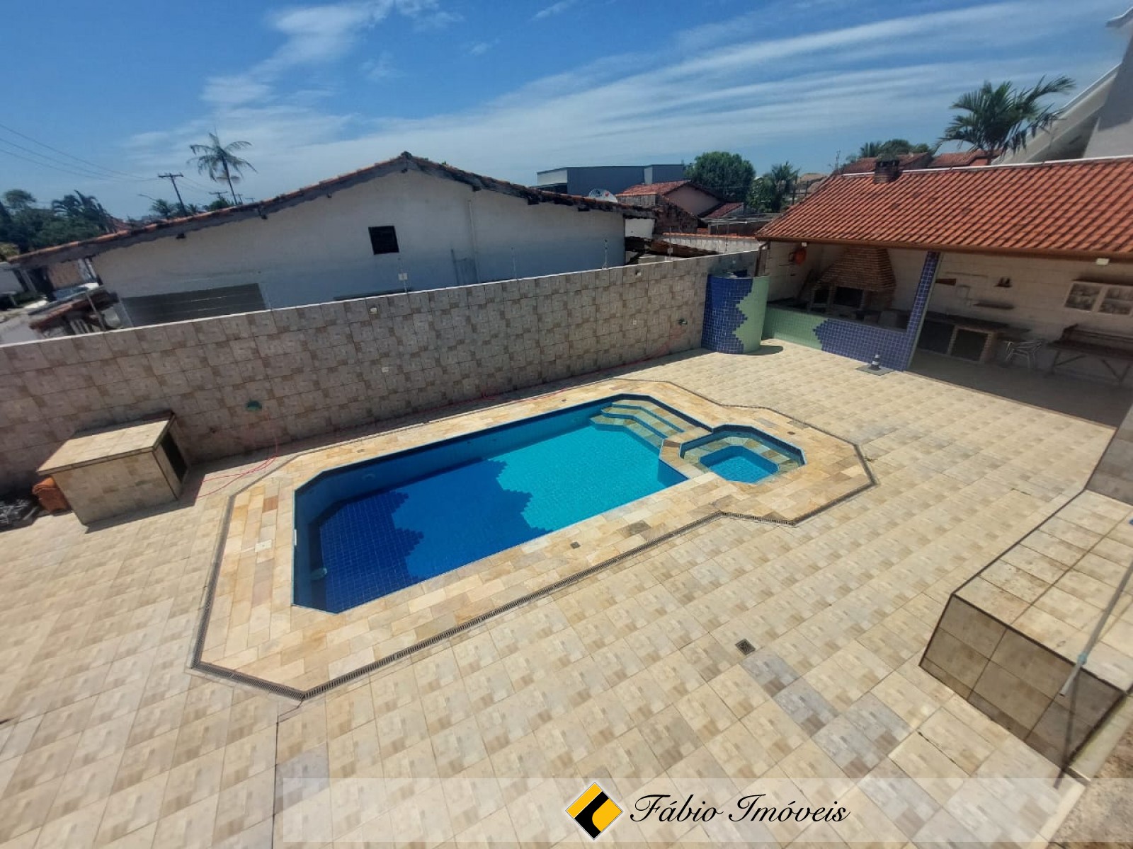 Casa em 2 lotes com piscina!!