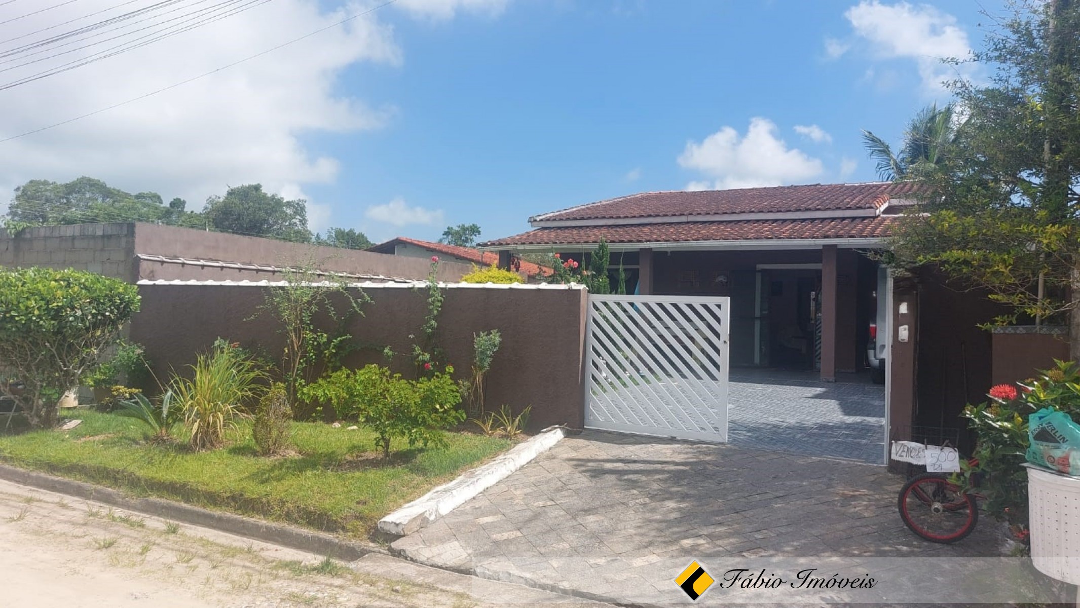 Casa em Condomínio arborizado!