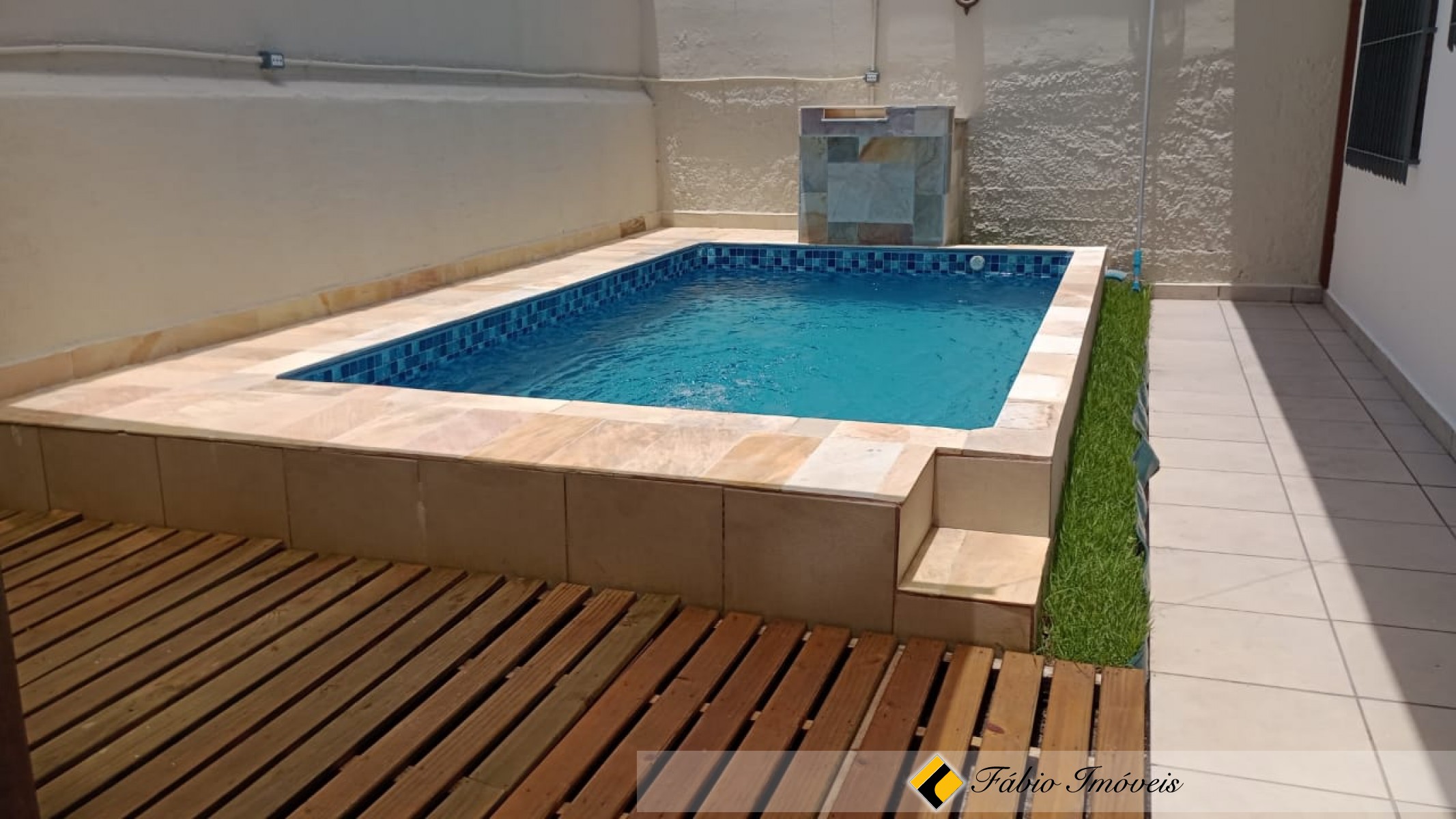 Casa com piscina em bairro nobre!!