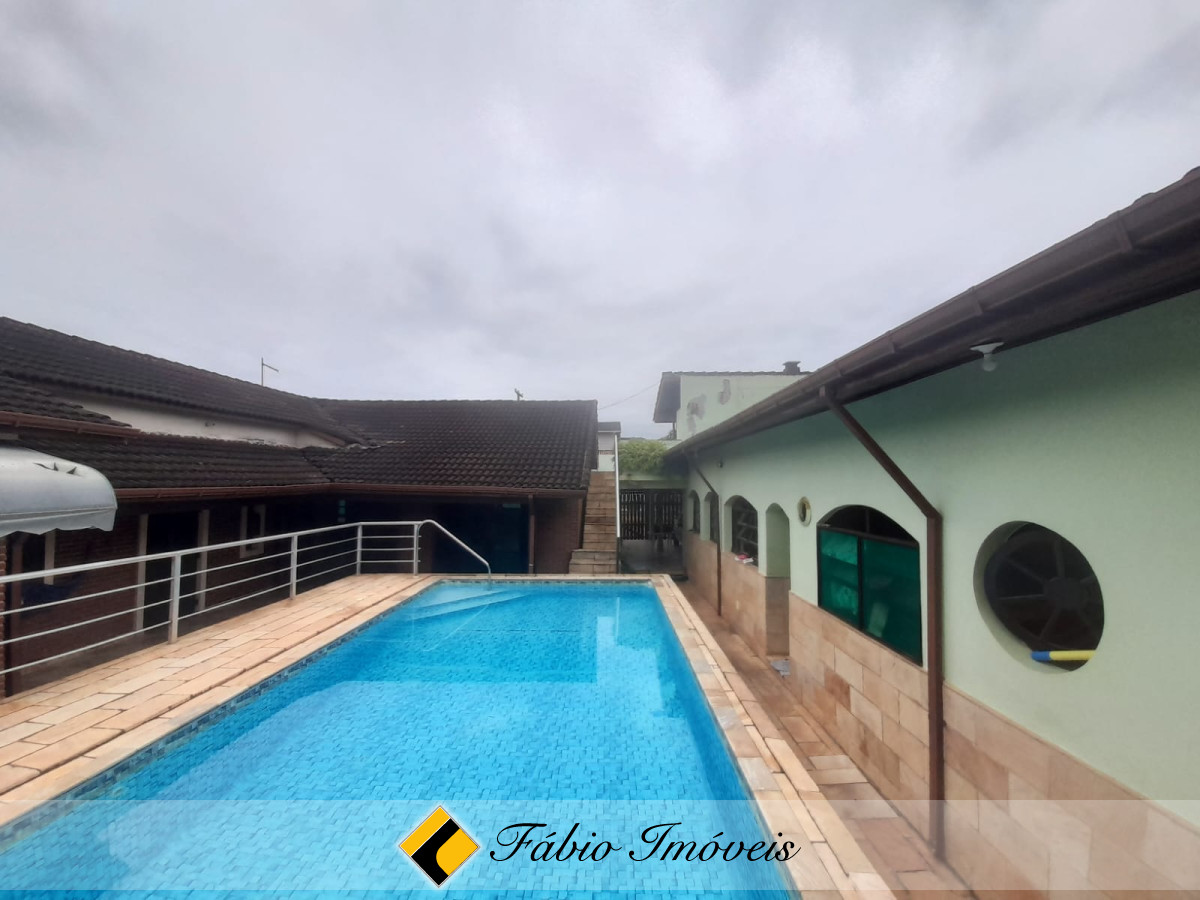 casa de esquina com Piscina!! – Foto 28