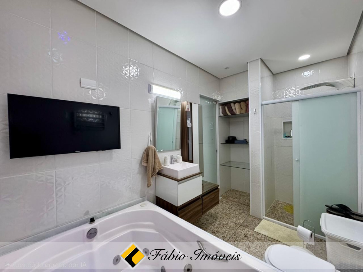 Casa com piscina em excelente localização - Região Central! – Foto 10