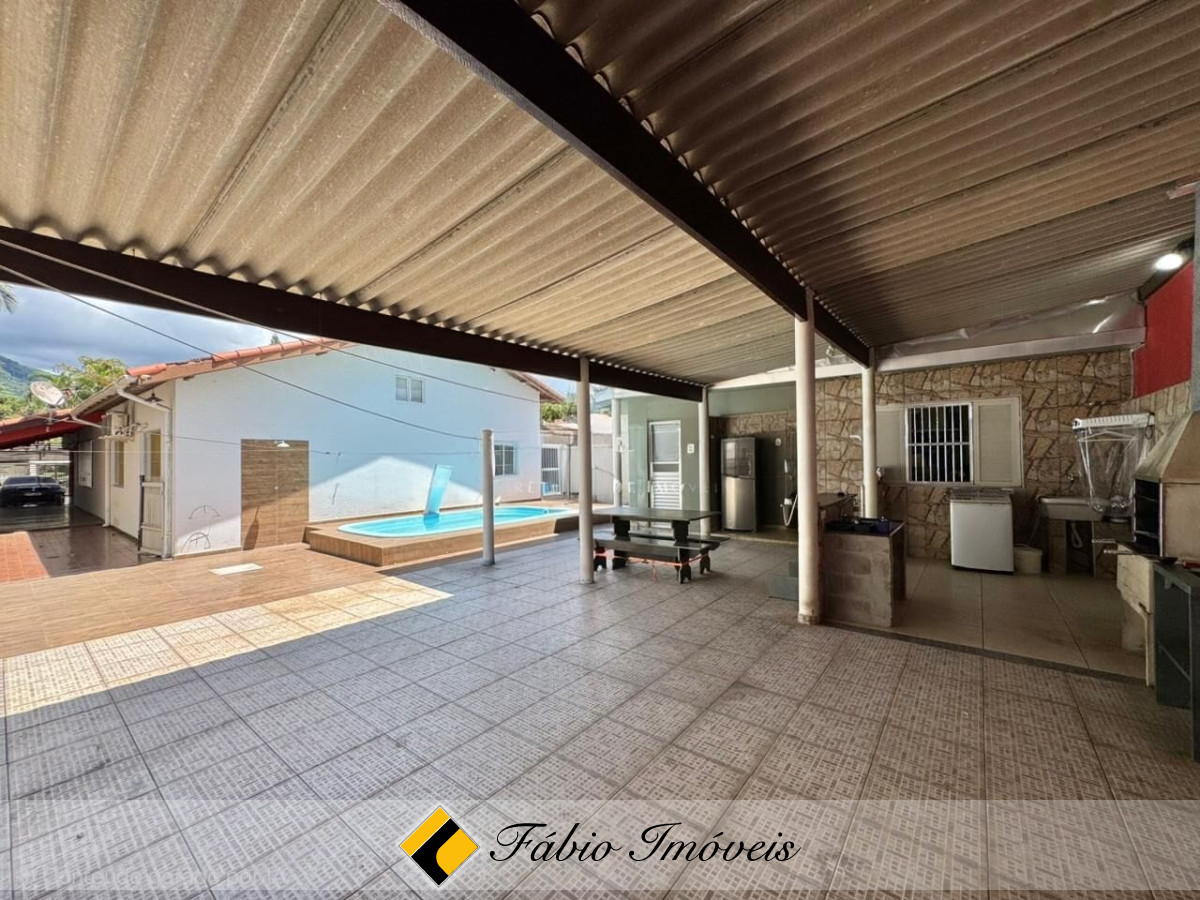 Casa com piscina em excelente localização - Região Central! – Foto 7