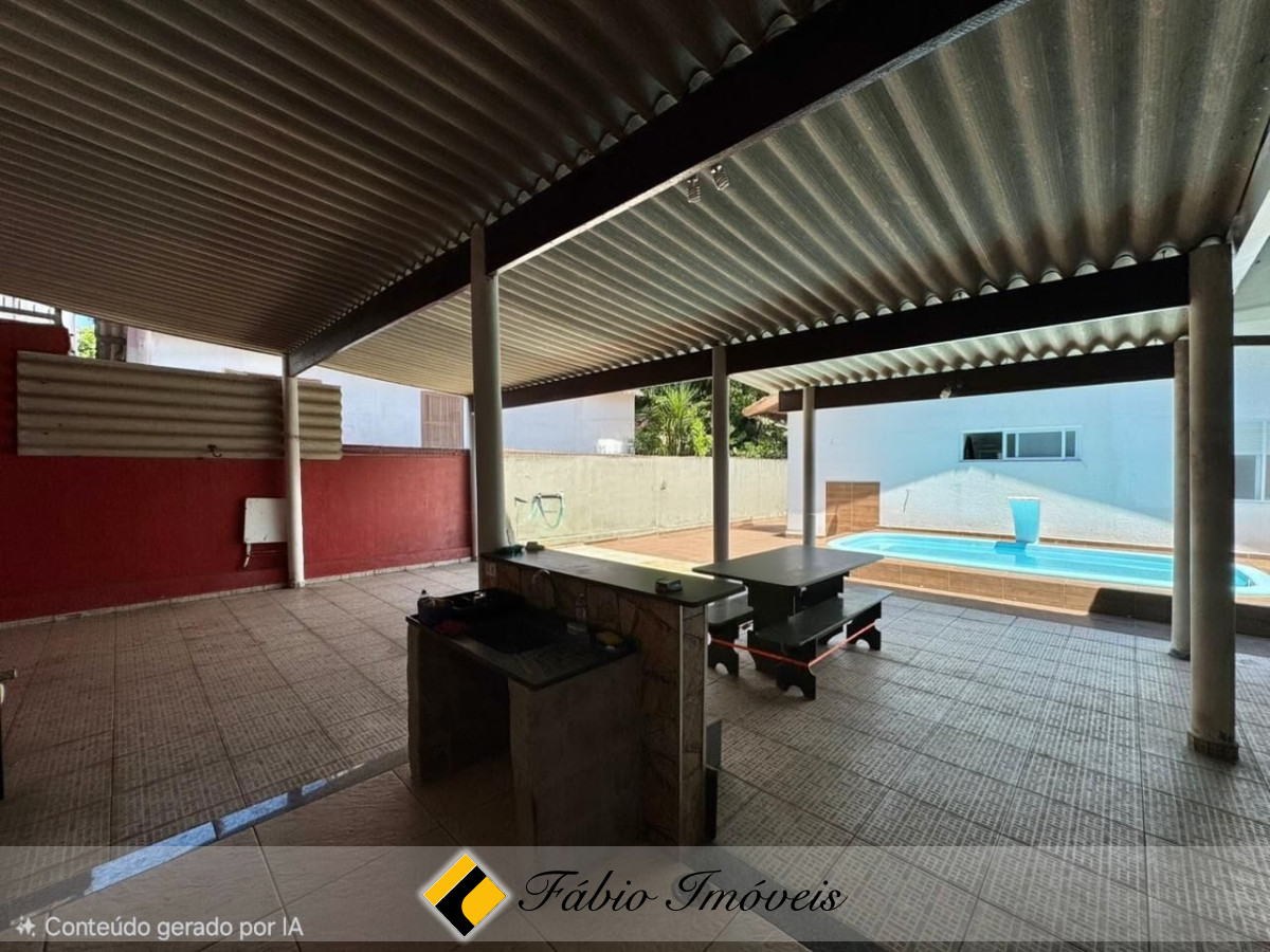 Casa com piscina em excelente localização - Região Central! – Foto 6
