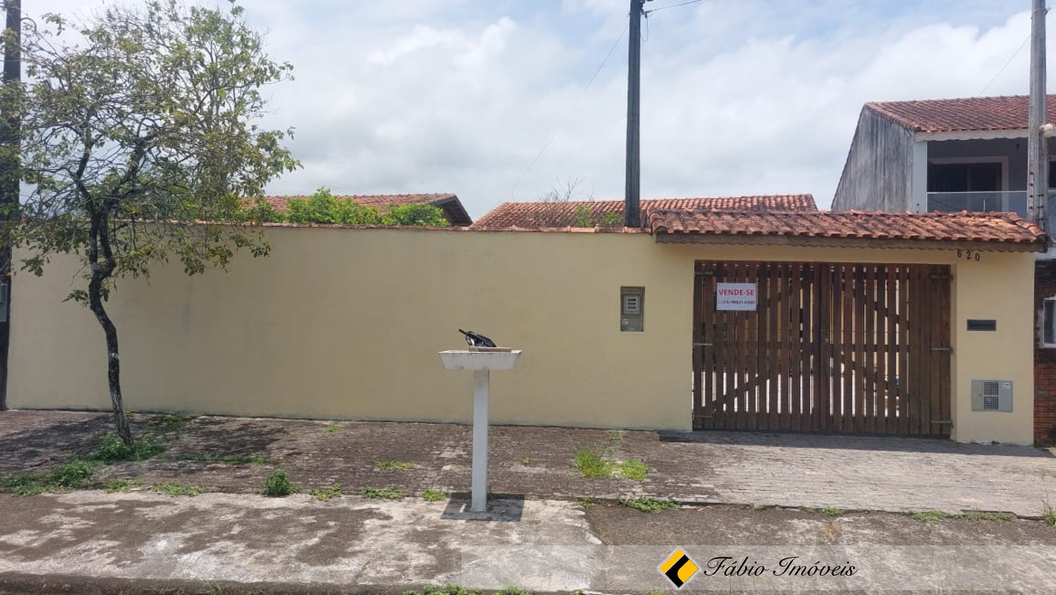 Casa em bairro de moradores e proximidade do mar!