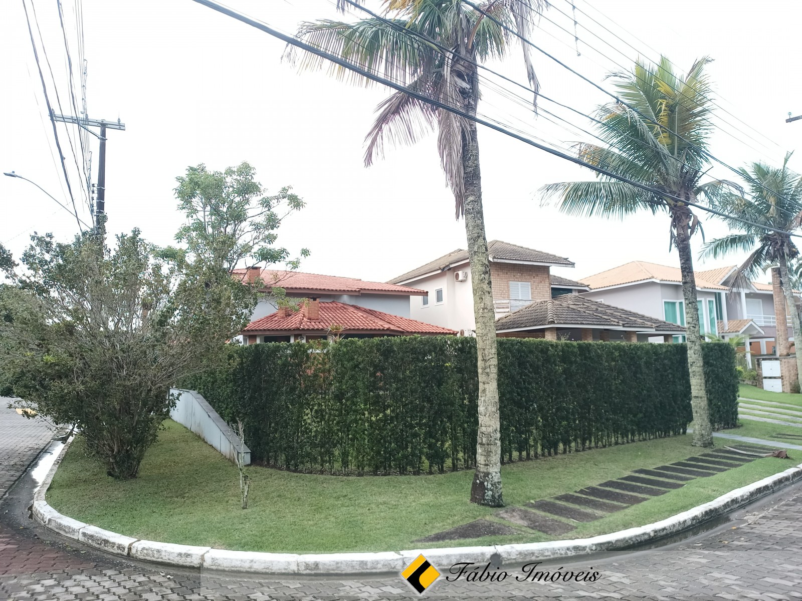 SOBRADO EM CONDOMÍNIO FECHADO