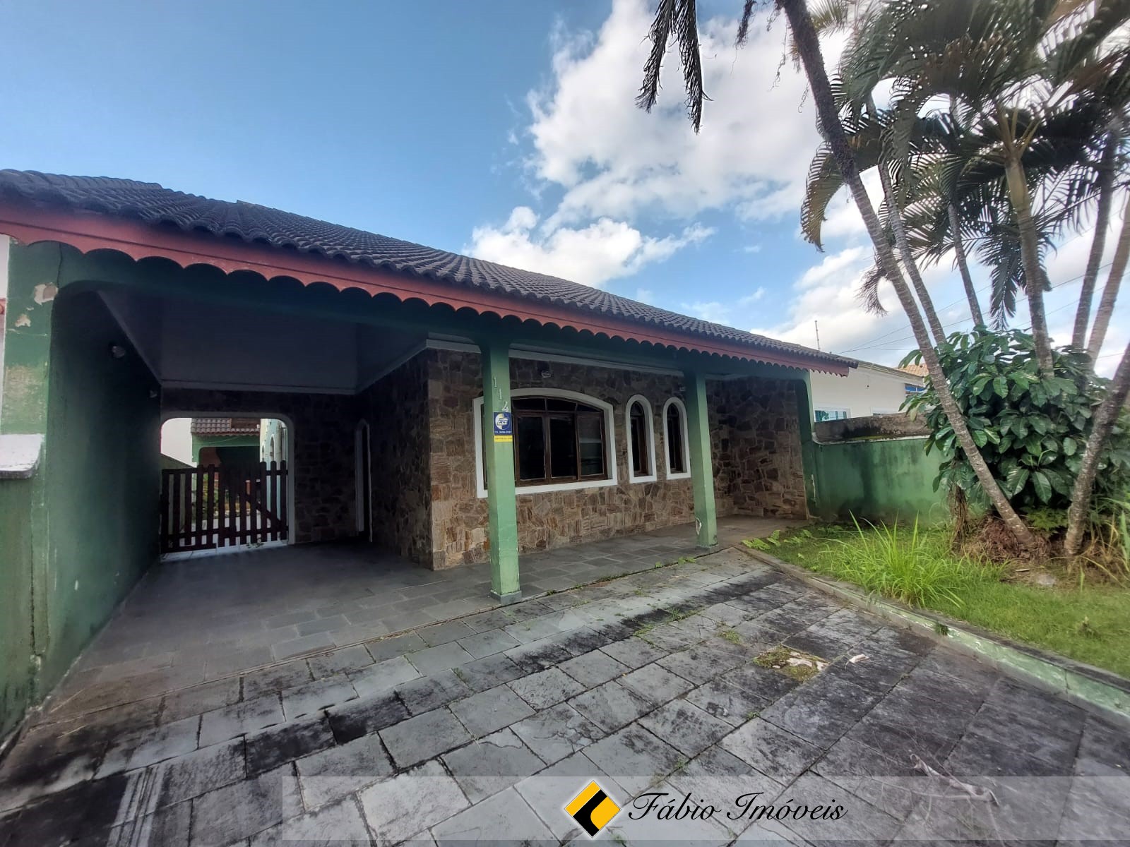 Casa com mezanino a 500 ms da praia!