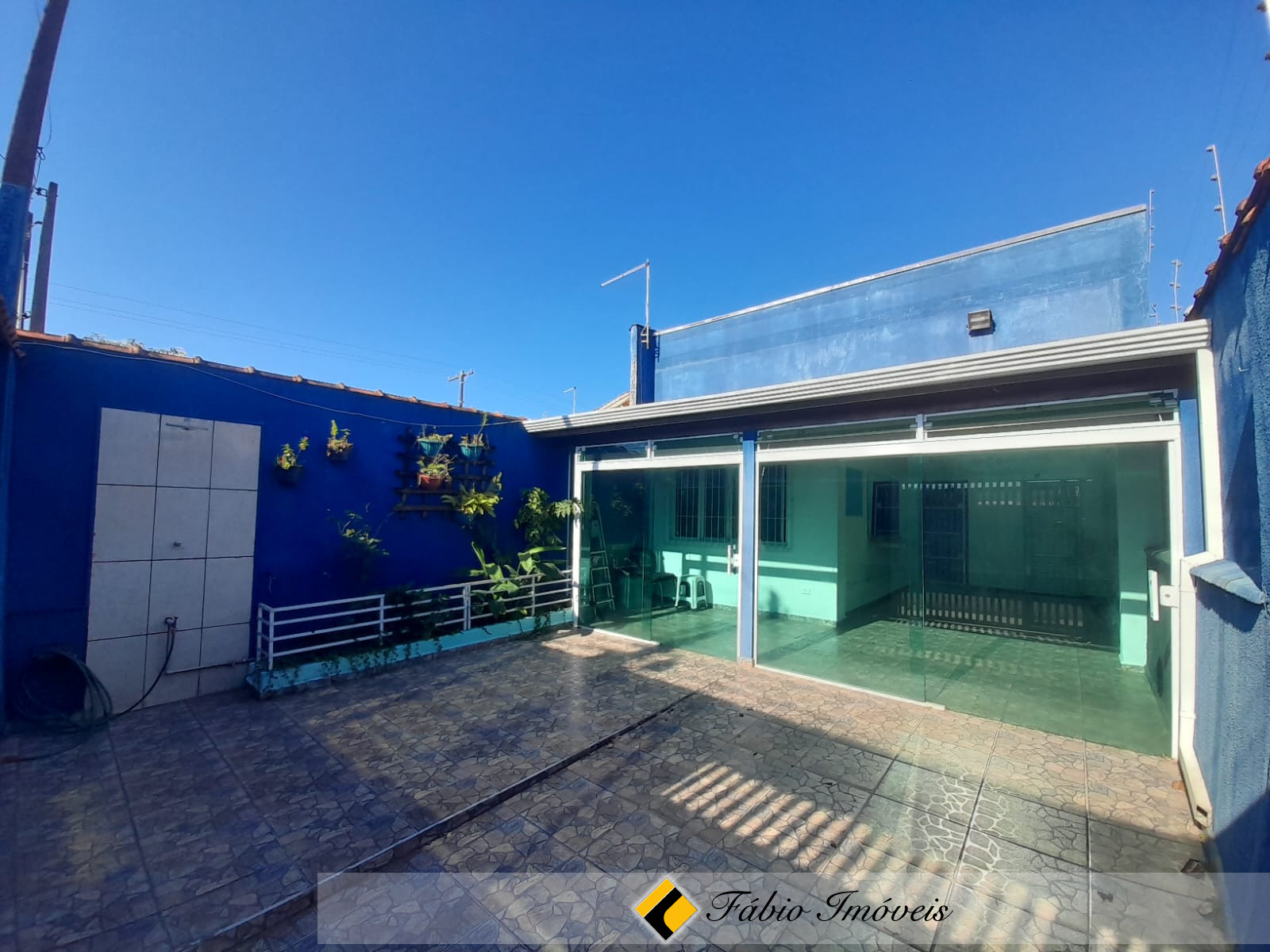 CASA EM EXCELENTE LOCALIZAÇÃO!