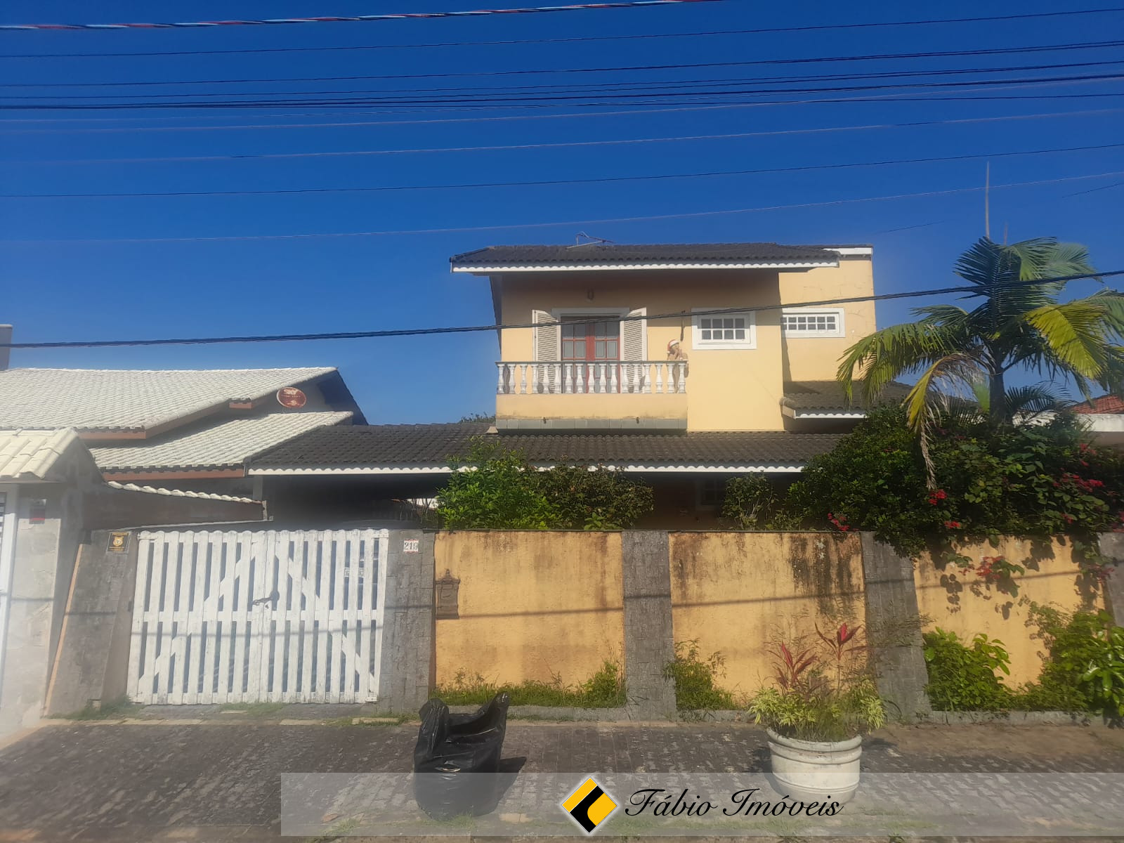 Sobrado a 200 metros da praia!!! – Foto 1