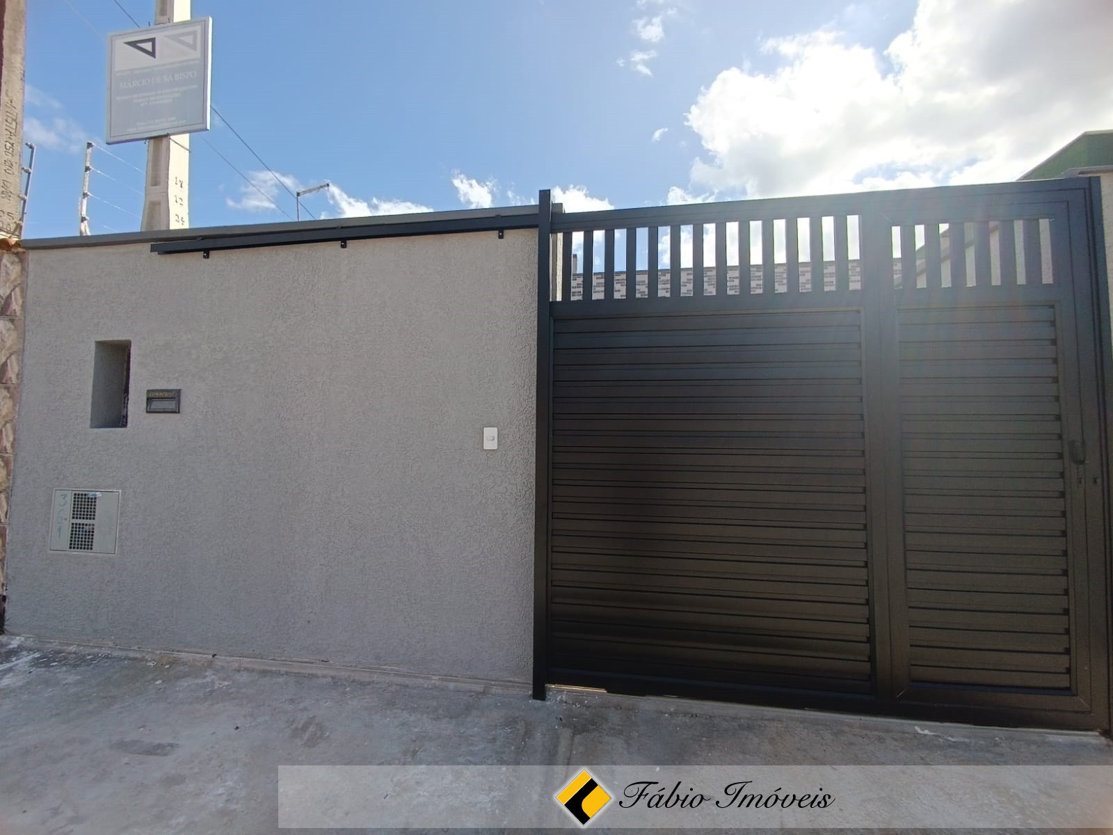 Casa nova em excelente localização!