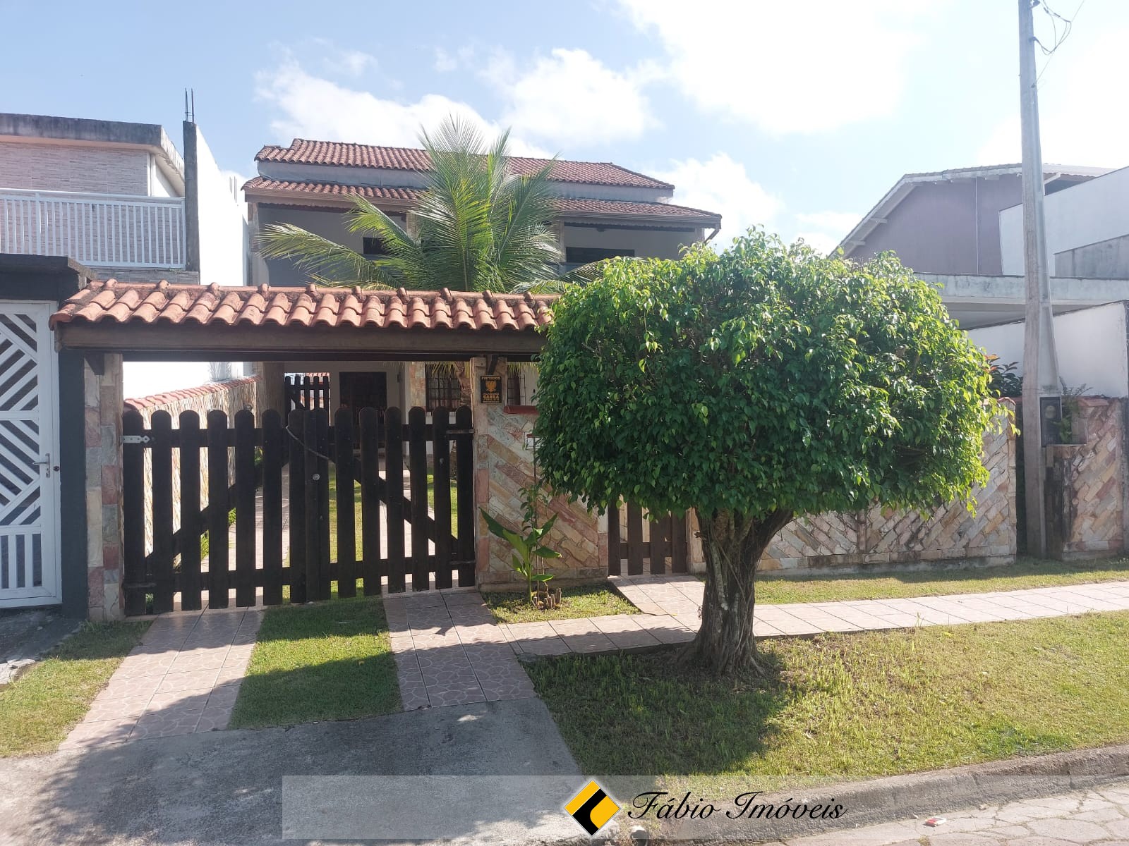 Sobrado em ótimo estado de conservação!!